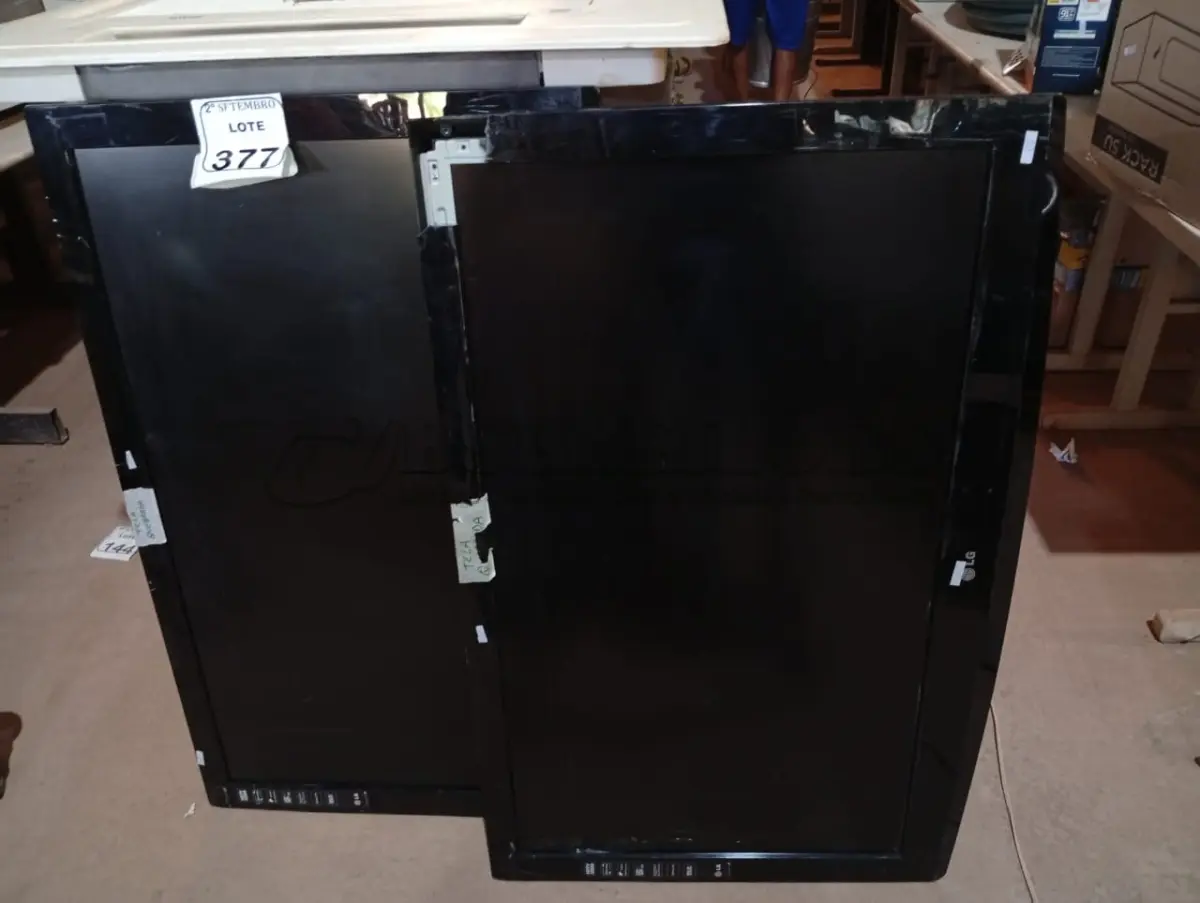 LOTE 377 - 02 TVS MARCA E MODELO DIVERSOS PARA RETIRADA DE PEÇAS. (NO ESTADO) ATENÇÃO! FAZER A VISITAÇÃO ANTES DE ARREMATAR, NÃO SABEMOS SE FUNCIONA. LEILÃO NÃO TEM GARANTIA E NEM DEVOLUÇÃO, SUJEITO A POSSÍVEIS AVARIAS VISÍVEIS/OCULTAS E/OU AUSÊNCIA DE COMPONENTES.
