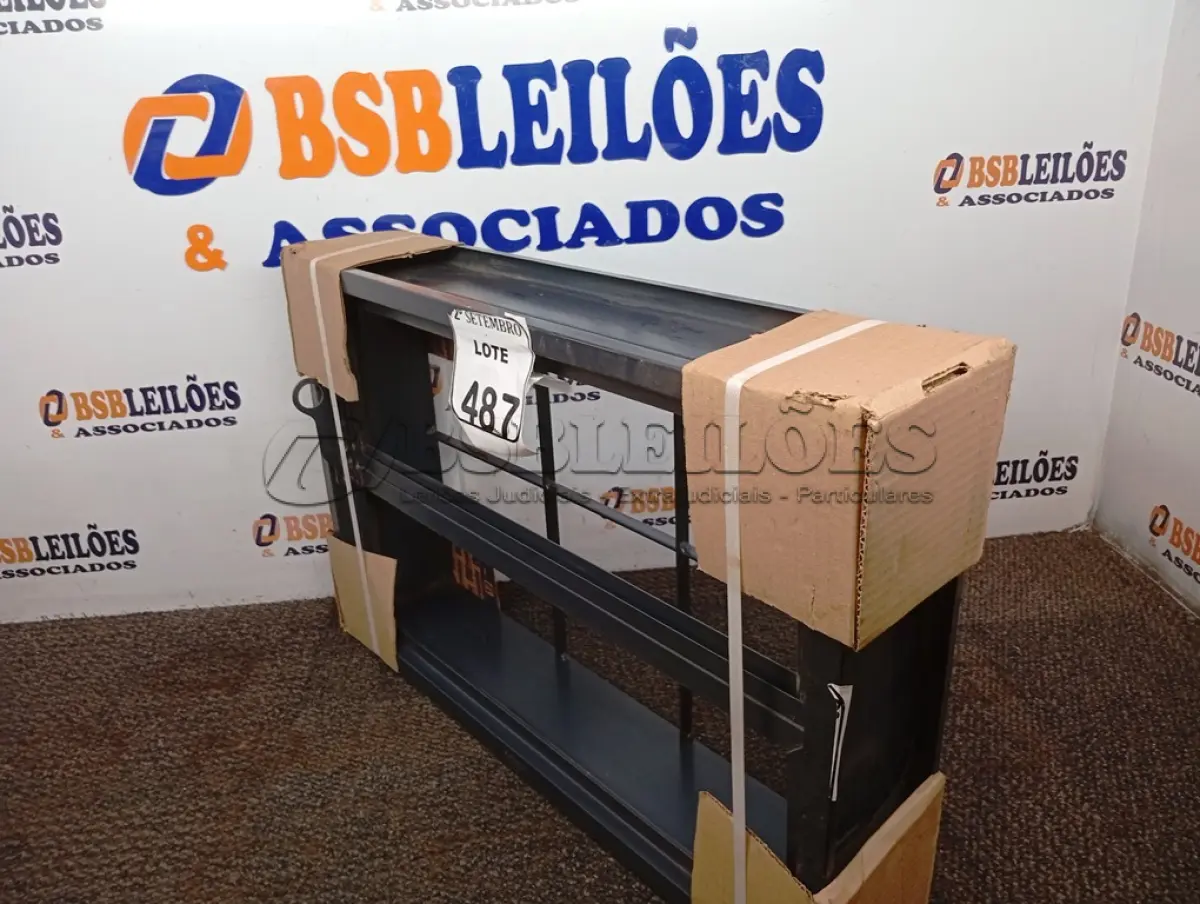 LOTE 487 - 01 JANELA BASCULANTE TRAD 060X040 QUAD REQ12 -HAIALA NOVO. (NO ESTADO) ATENÇÃO! FAZER A VISITAÇÃO ANTES DE ARREMATAR, NÃO SABEMOS SE FUNCIONA. LEILÃO NÃO TEM GARANTIA E NEM DEVOLUÇÃO, SUJEITO A POSSÍVEIS AVARIAS VISÍVEIS/OCULTAS E/OU AUSÊNCIA DE COMPONENTES.