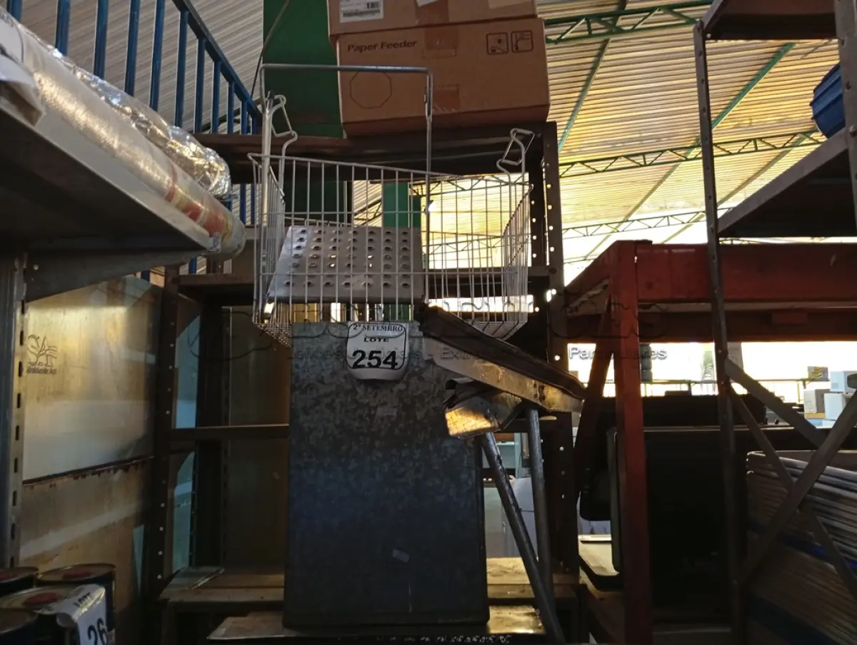 LOTE 254 - 05 TELAS MOEDAS TAMANHOS DIVERSOS, 02 RODOS E 01 DUTO DE ZINCO. (NO ESTADO) ATENÇÃO! FAZER A VISITAÇÃO ANTES DE ARREMATAR, NÃO SABEMOS SE FUNCIONA. LEILÃO NÃO TEM GARANTIA E NEM DEVOLUÇÃO, SUJEITO A POSSÍVEIS AVARIAS VISÍVEIS/OCULTAS E/OU AUSÊNCIA DE COMPONENTES.