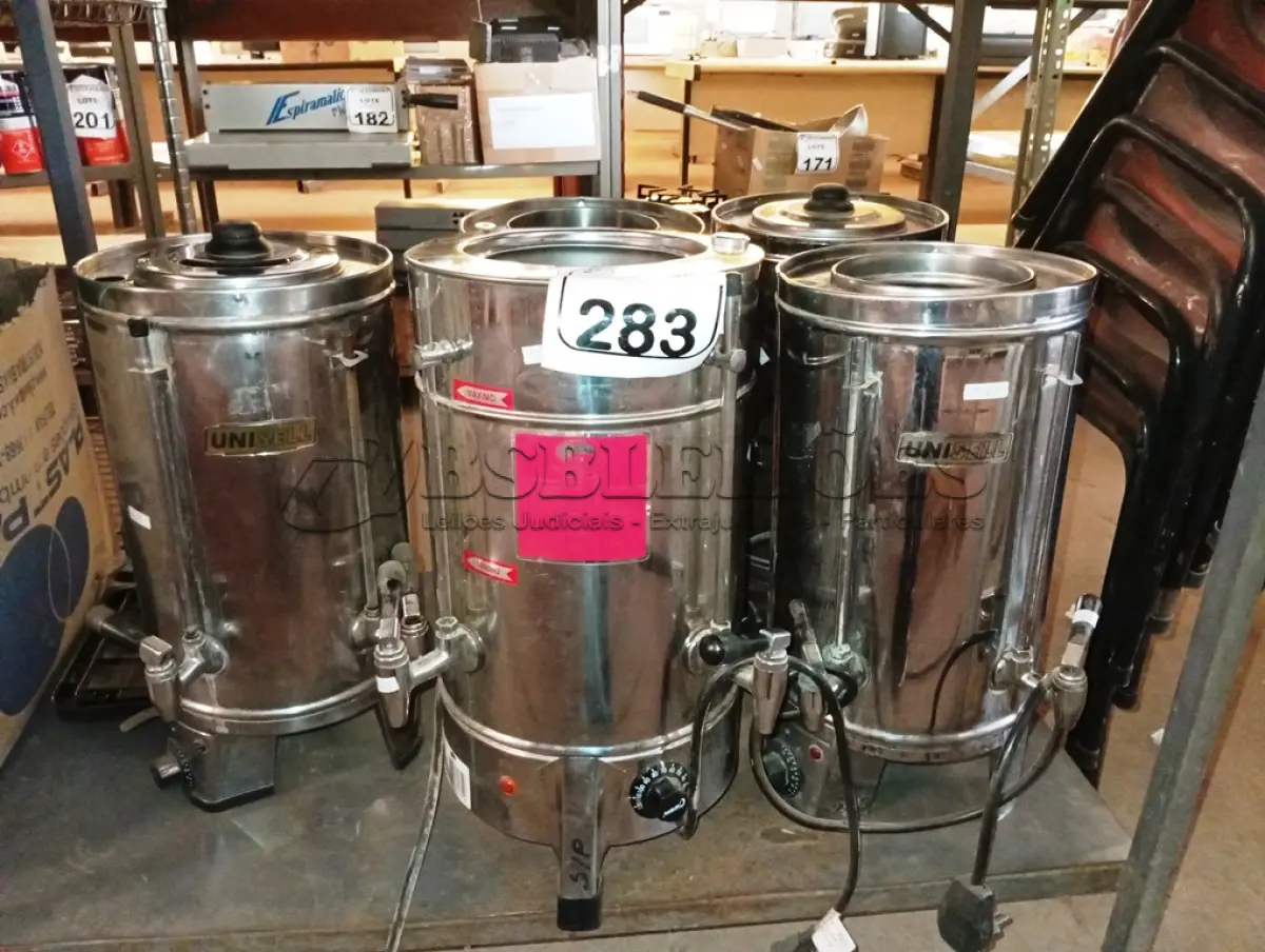 LOTE 283 - 05 CAFETEIRAS EM INOX MARCAS E MODELOS DIVERSOS. (NO ESTADO) ATENÇÃO! FAZER A VISITAÇÃO ANTES DE ARREMATAR, NÃO SABEMOS SE FUNCIONA. LEILÃO NÃO TEM GARANTIA E NEM DEVOLUÇÃO, SUJEITO A POSSÍVEIS AVARIAS VISÍVEIS/OCULTAS E/OU AUSÊNCIA DE COMPONENTES.