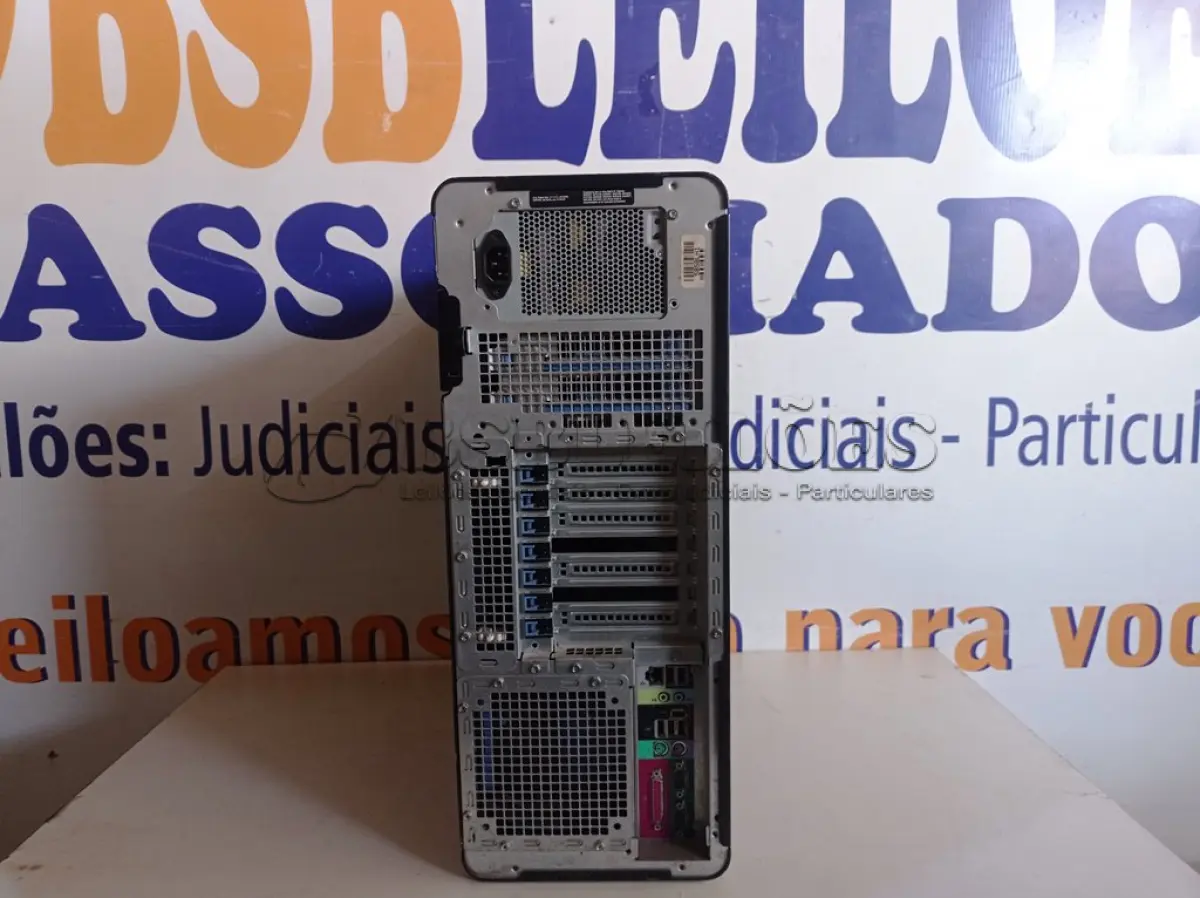 LOTE 445 - 01 SERVIDOR MARCA DELL P/ RETIRADA DE PEÇAS. (NO ESTADO) ATENÇÃO! FAZER A VISITAÇÃO ANTES DE ARREMATAR, NÃO SABEMOS SE FUNCIONA. LEILÃO NÃO TEM GARANTIA E NEM DEVOLUÇÃO, SUJEITO A POSSÍVEIS AVARIAS VISÍVEIS/OCULTAS E/OU AUSÊNCIA DE COMPONENTES.