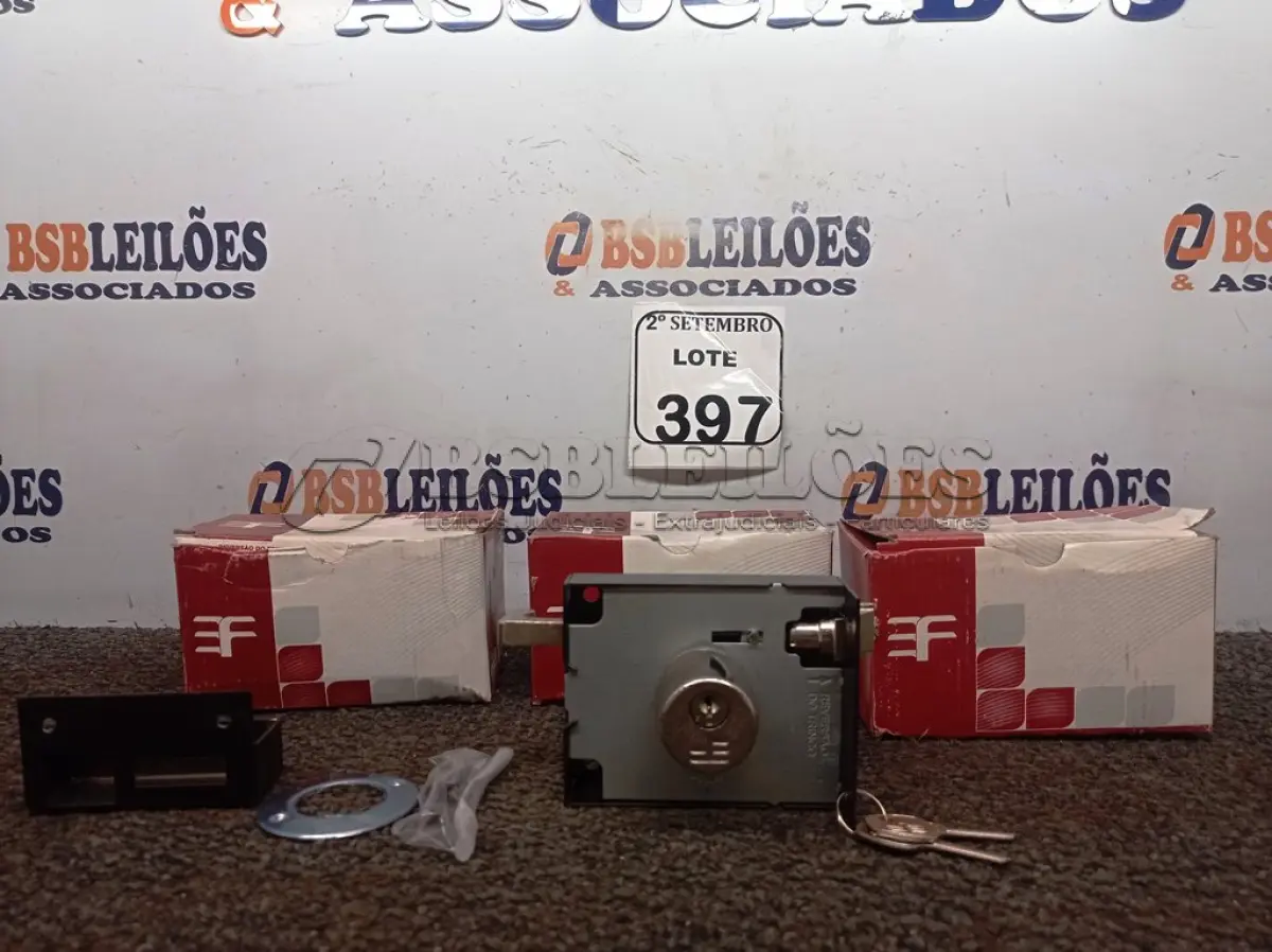 LOTE 397 - 02 FECHADURAS DE PORTAO SOBREPOR 100 MM ZCR UN 3F. (NO ESTADO) ATENÇÃO! FAZER A VISITAÇÃO ANTES DE ARREMATAR, NÃO SABEMOS SE FUNCIONA. LEILÃO NÃO TEM GARANTIA E NEM DEVOLUÇÃO, SUJEITO A POSSÍVEIS AVARIAS VISÍVEIS/OCULTAS E/OU AUSÊNCIA DE COMPONENTES.