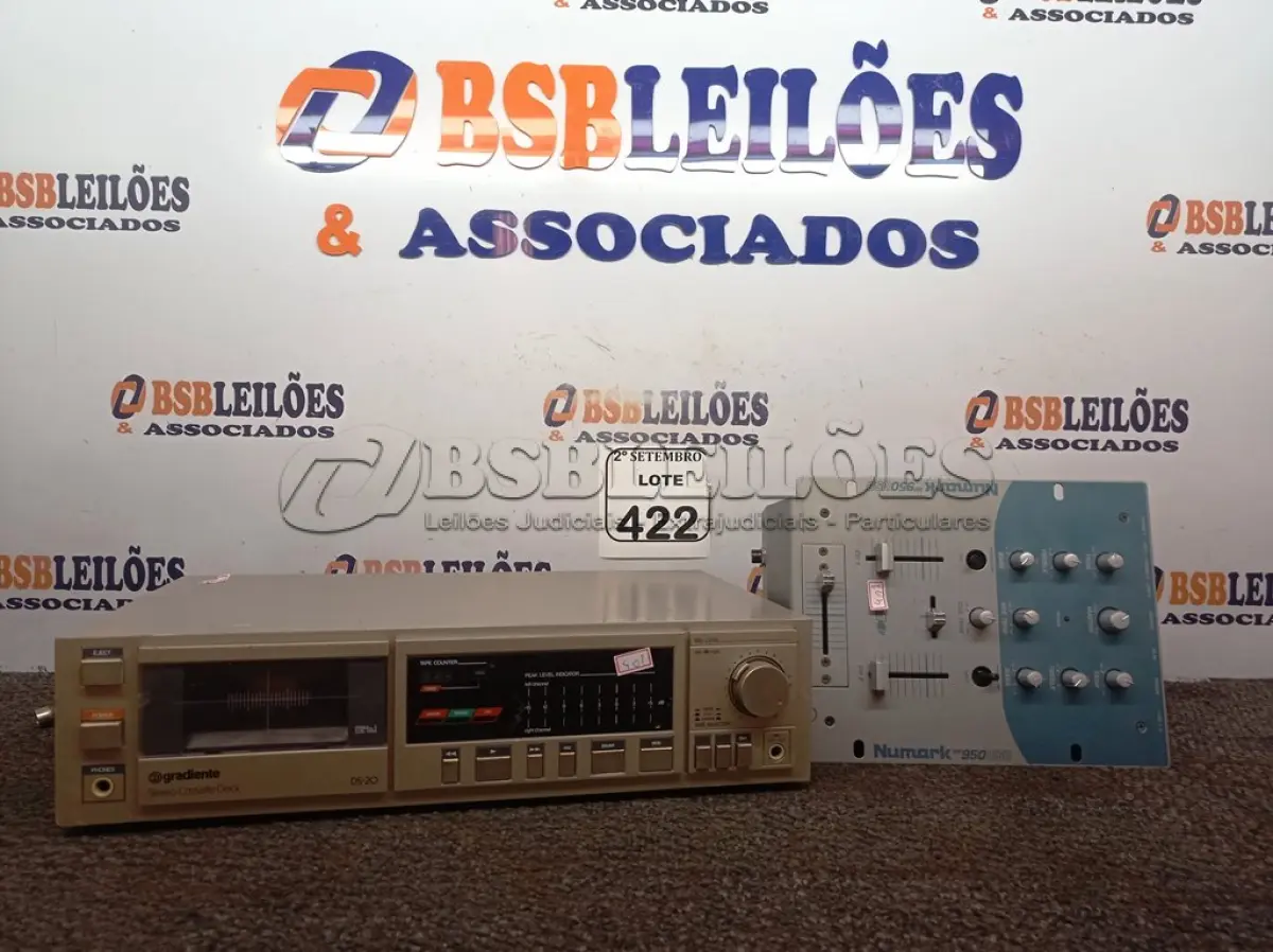 LOTE 422 - 01 TOCA FITA K-7 STEREO GRADIENTE DS-20 E 01 MESA DE MIXAGEM NUMARK DM 950 USB. (NO ESTADO) ATENÇÃO! FAZER A VISITAÇÃO ANTES DE ARREMATAR, NÃO SABEMOS SE FUNCIONA. LEILÃO NÃO TEM GARANTIA E NEM DEVOLUÇÃO, SUJEITO A POSSÍVEIS AVARIAS VISÍVEIS/OCULTAS E/OU AUSÊNCIA DE COMPONENTES.