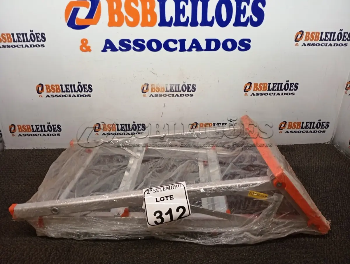 LOTE 312 - 01 BANCO ESCADA DE ALUMÍNIO MARCA BTF. (NO ESTADO) ATENÇÃO! FAZER A VISITAÇÃO ANTES DE ARREMATAR, NÃO SABEMOS SE FUNCIONA. LEILÃO NÃO TEM GARANTIA E NEM DEVOLUÇÃO, SUJEITO A POSSÍVEIS AVARIAS VISÍVEIS/OCULTAS E/OU AUSÊNCIA DE COMPONENTES.