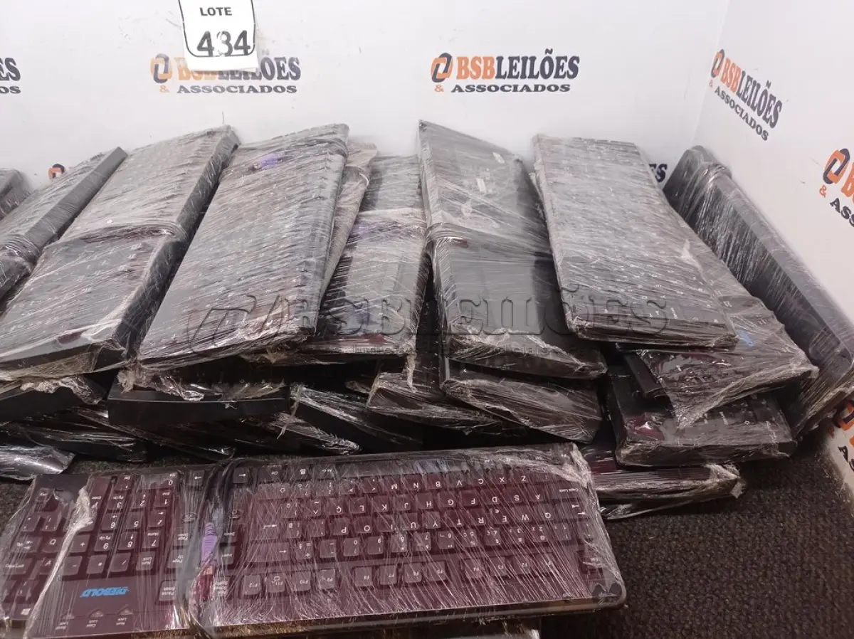 LOTE 484 - 01 LOTE COM DIVERSOS TECLADOS MARCAS E MODELOS DIVERSOS. (NO ESTADO) ATENÇÃO! FAZER A VISITAÇÃO ANTES DE ARREMATAR, NÃO SABEMOS SE FUNCIONA. LEILÃO NÃO TEM GARANTIA E NEM DEVOLUÇÃO, SUJEITO A POSSÍVEIS AVARIAS VISÍVEIS/OCULTAS E/OU AUSÊNCIA DE COMPONENTES.