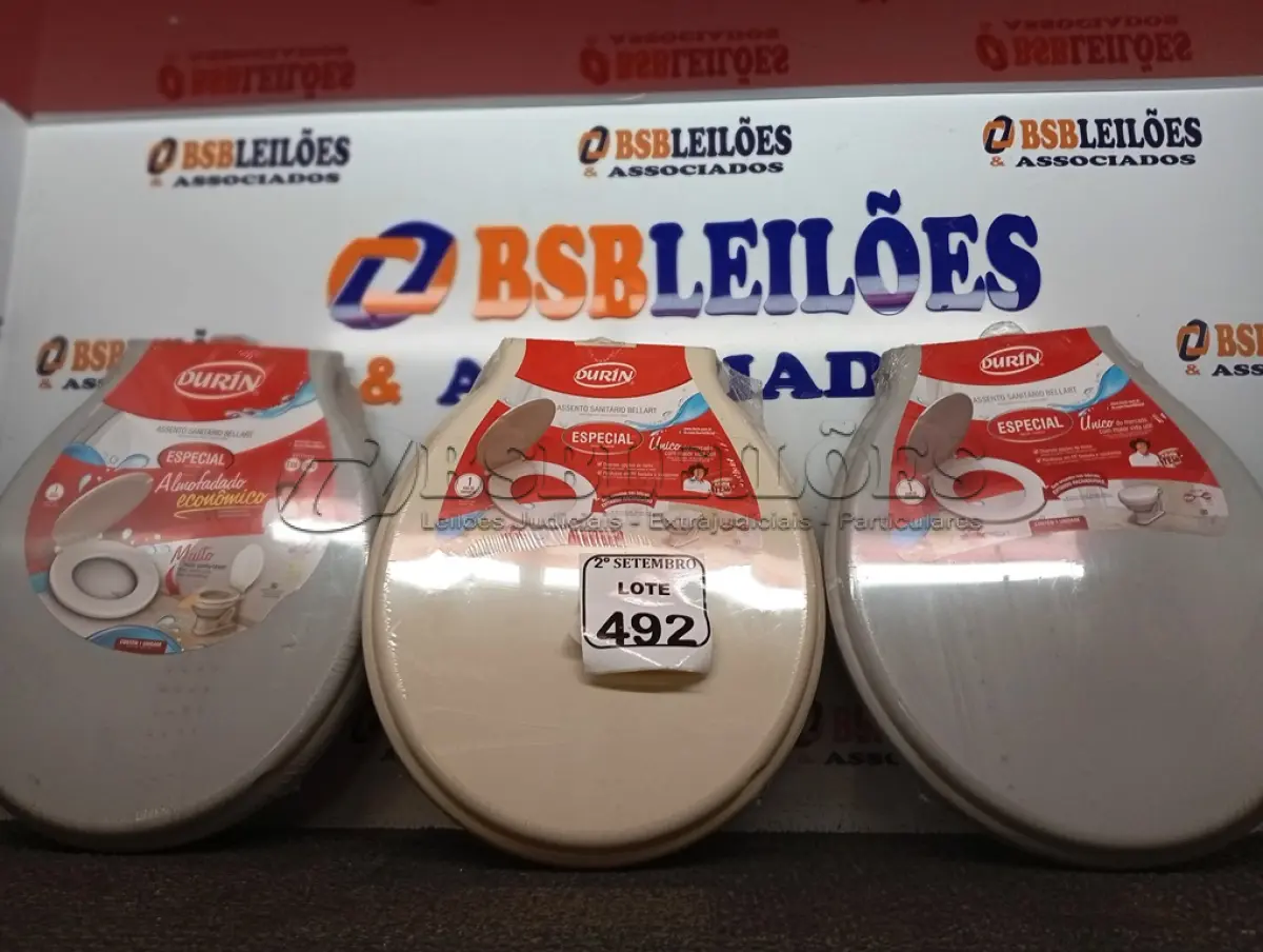 LOTE 492 - 03 ASSENTOS SENDO 02 CINZAS E A 01 BRANCO DURIN.  (NO ESTADO) ATENÇÃO! FAZER A VISITAÇÃO ANTES DE ARREMATAR, NÃO SABEMOS SE FUNCIONA. LEILÃO NÃO TEM GARANTIA E NEM DEVOLUÇÃO, SUJEITO A POSSÍVEIS AVARIAS VISÍVEIS/OCULTAS E/OU AUSÊNCIA DE COMPONENTES.