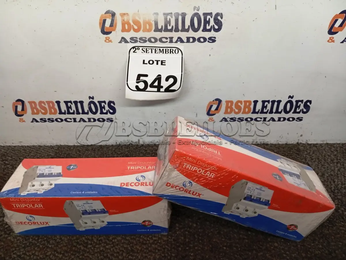 LOTE 542 - 02 CAIXAS DE MINI DISJUNTORES DECORLUX MODELO DZ47-63, CONTÉM 04 UNIDADES EM CADA CAIXA. (NO ESTADO) ATENÇÃO! FAZER A VISITAÇÃO ANTES DE ARREMATAR, NÃO SABEMOS SE FUNCIONA. LEILÃO NÃO TEM GARANTIA E NEM DEVOLUÇÃO, SUJEITO A POSSÍVEIS AVARIAS VISÍVEIS/OCULTAS E/OU AUSÊNCIA DE COMPONENTES.