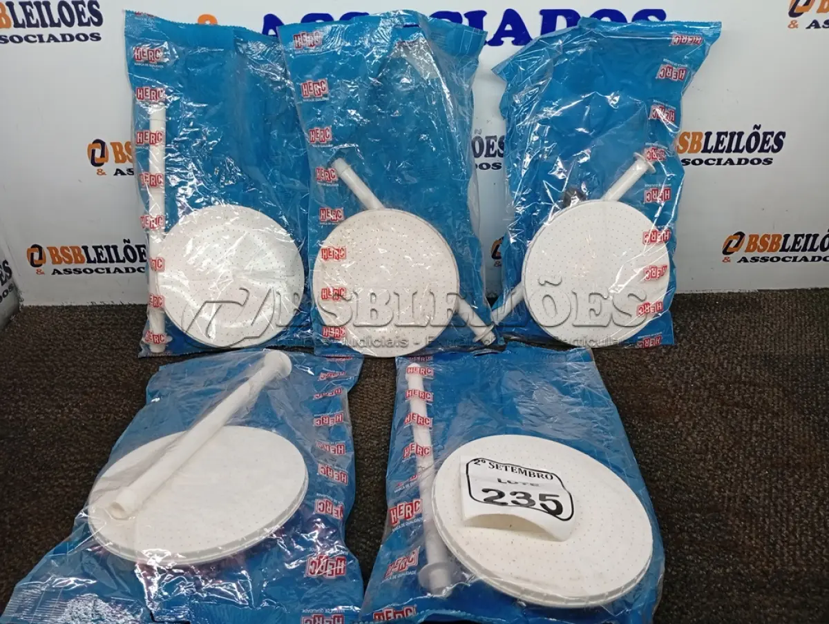 LOTE 235 - 03 CHUVEIROS C/BRAÇO 8" DE 1/2" PVC BR HERC. (NO ESTADO) ATENÇÃO! FAZER A VISITAÇÃO ANTES DE ARREMATAR, NÃO SABEMOS SE FUNCIONA. LEILÃO NÃO TEM GARANTIA E NEM DEVOLUÇÃO, SUJEITO A POSSÍVEIS AVARIAS VISÍVEIS/OCULTAS E/OU AUSÊNCIA DE COMPONENTES.