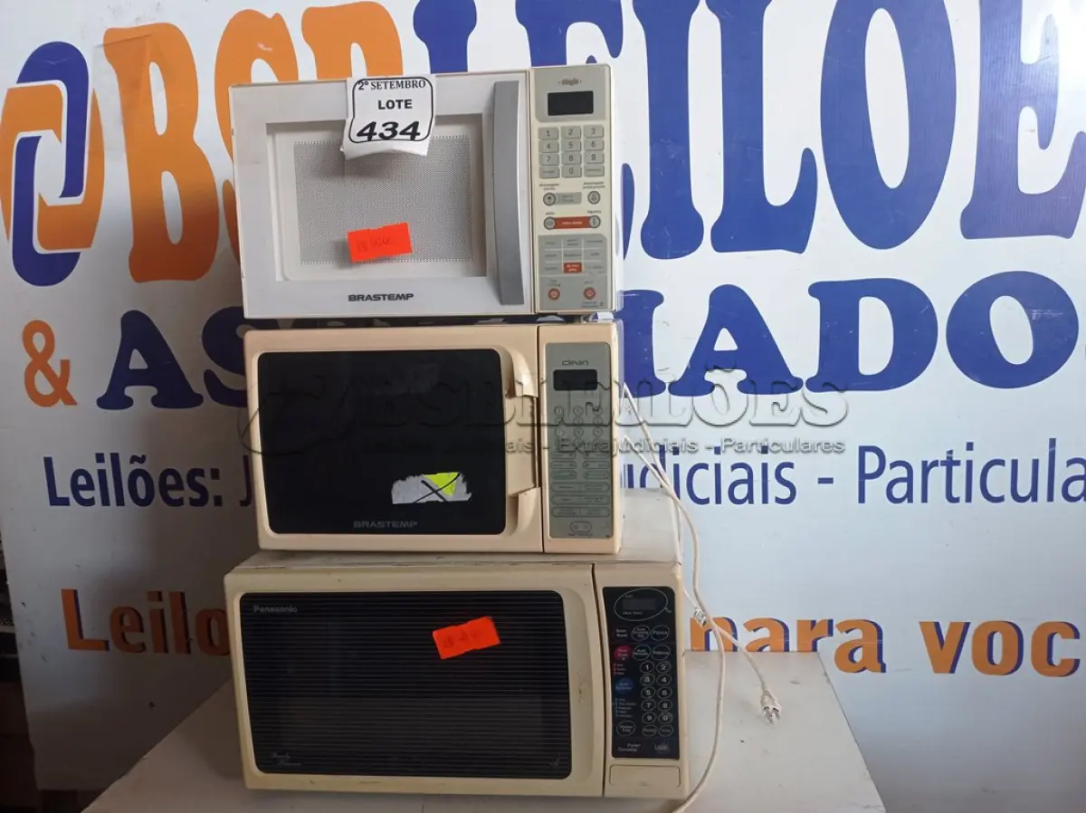 LOTE 434 - 03 MICRO-ONDAS SENDO 01 COM PRATO, MARCAS E MODELOS DIVERSOS. (NO ESTADO) ATENÇÃO! FAZER A VISITAÇÃO ANTES DE ARREMATAR, NÃO SABEMOS SE FUNCIONA. LEILÃO NÃO TEM GARANTIA E NEM DEVOLUÇÃO, SUJEITO A POSSÍVEIS AVARIAS VISÍVEIS/OCULTAS E/OU AUSÊNCIA DE COMPONENTES.