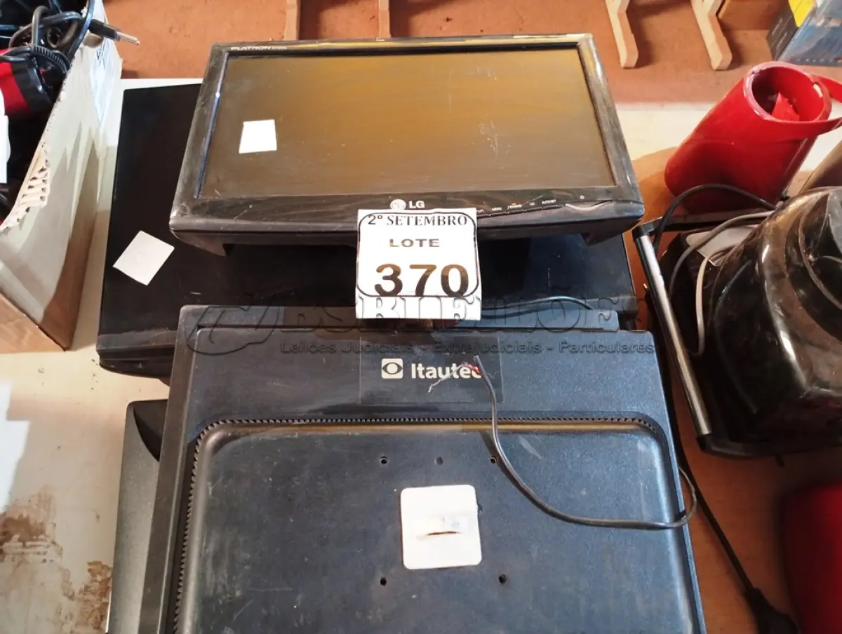LOTE 370 - 08 MONITORES LCD MARCAS E MODELOS DIVERSOS PARA A RETIRADA DE PEÇAS. (NO ESTADO) ATENÇÃO! FAZER A VISITAÇÃO ANTES DE ARREMATAR, NÃO SABEMOS SE FUNCIONA. LEILÃO NÃO TEM GARANTIA E NEM DEVOLUÇÃO, SUJEITO A POSSÍVEIS AVARIAS VISÍVEIS/OCULTAS E/OU AUSÊNCIA DE COMPONENTES