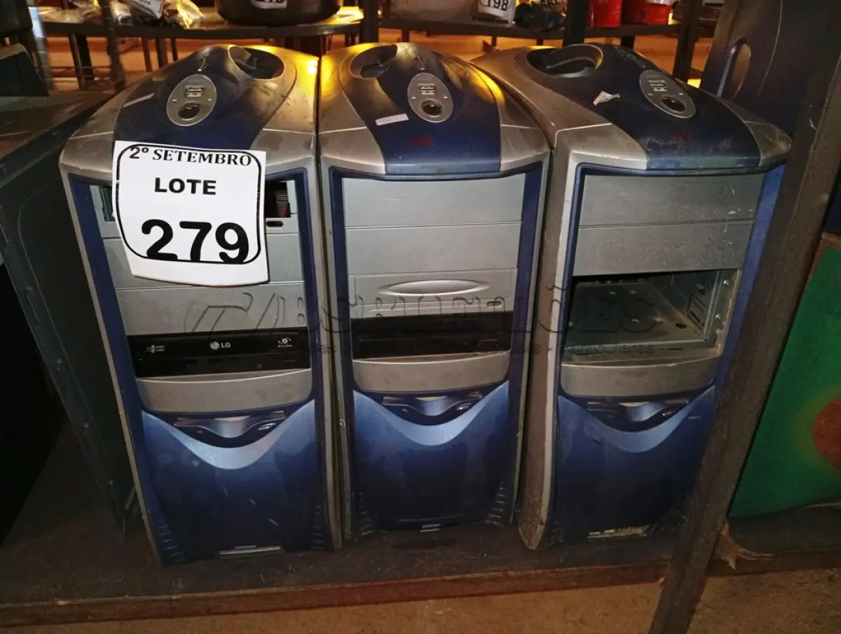 LOTE 279 - 04 CPUS E GRANDE QUANTIDADE CABOS DIVERSOS. (NO ESTADO) ATENÇÃO! FAZER A VISITAÇÃO ANTES DE ARREMATAR, NÃO SABEMOS SE FUNCIONA. LEILÃO NÃO TEM GARANTIA E NEM DEVOLUÇÃO, SUJEITO A POSSÍVEIS AVARIAS VISÍVEIS/OCULTAS E/OU AUSÊNCIA DE COMPONENTES.