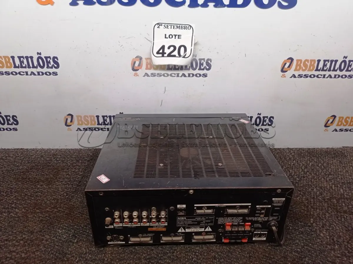 LOTE 420 - 01 AMPLIFICADOR INTEGRADO STEREO AIWA MX-900. (NO ESTADO) ATENÇÃO! FAZER A VISITAÇÃO ANTES DE ARREMATAR, NÃO SABEMOS SE FUNCIONA. LEILÃO NÃO TEM GARANTIA E NEM DEVOLUÇÃO, SUJEITO A POSSÍVEIS AVARIAS VISÍVEIS/OCULTAS E/OU AUSÊNCIA DE COMPONENTES.