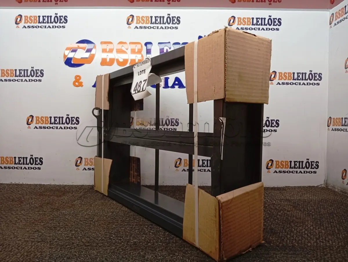 LOTE 487 - 01 JANELA BASCULANTE TRAD 060X040 QUAD REQ12 -HAIALA NOVO. (NO ESTADO) ATENÇÃO! FAZER A VISITAÇÃO ANTES DE ARREMATAR, NÃO SABEMOS SE FUNCIONA. LEILÃO NÃO TEM GARANTIA E NEM DEVOLUÇÃO, SUJEITO A POSSÍVEIS AVARIAS VISÍVEIS/OCULTAS E/OU AUSÊNCIA DE COMPONENTES.