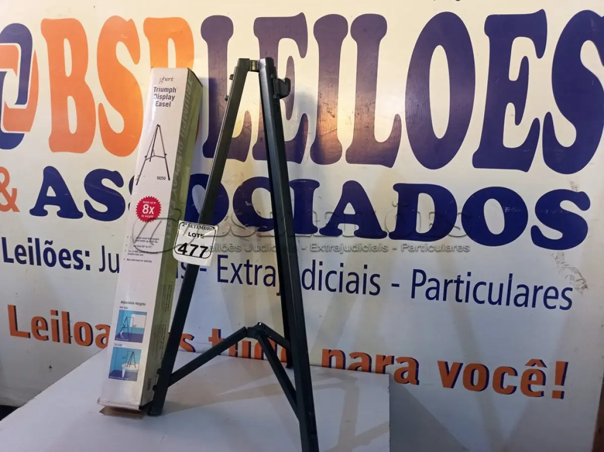 LOTE 477 - 01 TRIPÉ PARA SEGURAR MESA DE PROJEÇÃO. (NO ESTADO) ATENÇÃO! FAZER A VISITAÇÃO ANTES DE ARREMATAR, NÃO SABEMOS SE FUNCIONA. LEILÃO NÃO TEM GARANTIA E NEM DEVOLUÇÃO, SUJEITO A POSSÍVEIS AVARIAS VISÍVEIS/OCULTAS E/OU AUSÊNCIA DE COMPONENTES.