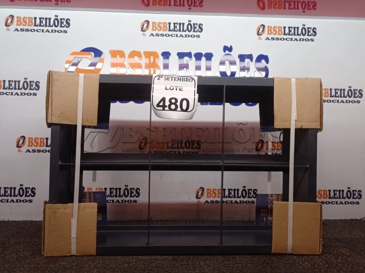 LOTE 480 - 01 JANELA BASCULANTE TRAD 060X040 QUAD REQ12 HAIALA NOVO. (NO ESTADO) ATENÇÃO! FAZER A VISITAÇÃO ANTES DE ARREMATAR, NÃO SABEMOS SE FUNCIONA. LEILÃO NÃO TEM GARANTIA E NEM DEVOLUÇÃO, SUJEITO A POSSÍVEIS AVARIAS VISÍVEIS/OCULTAS E/OU AUSÊNCIA DE COMPONENTES.