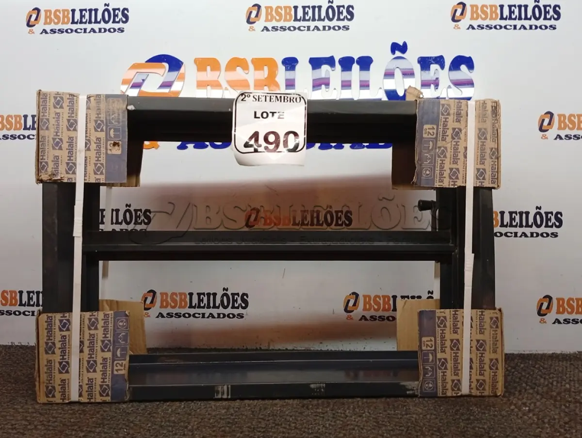 LOTE 490 - 01 JANELA BASCULANTE TRAD 060X040 QUAD REQ12 -HAIALA NOVO. (NO ESTADO) ATENÇÃO! FAZER A VISITAÇÃO ANTES DE ARREMATAR, NÃO SABEMOS SE FUNCIONA. LEILÃO NÃO TEM GARANTIA E NEM DEVOLUÇÃO, SUJEITO A POSSÍVEIS AVARIAS VISÍVEIS/OCULTAS E/OU AUSÊNCIA DE COMPONENTES.