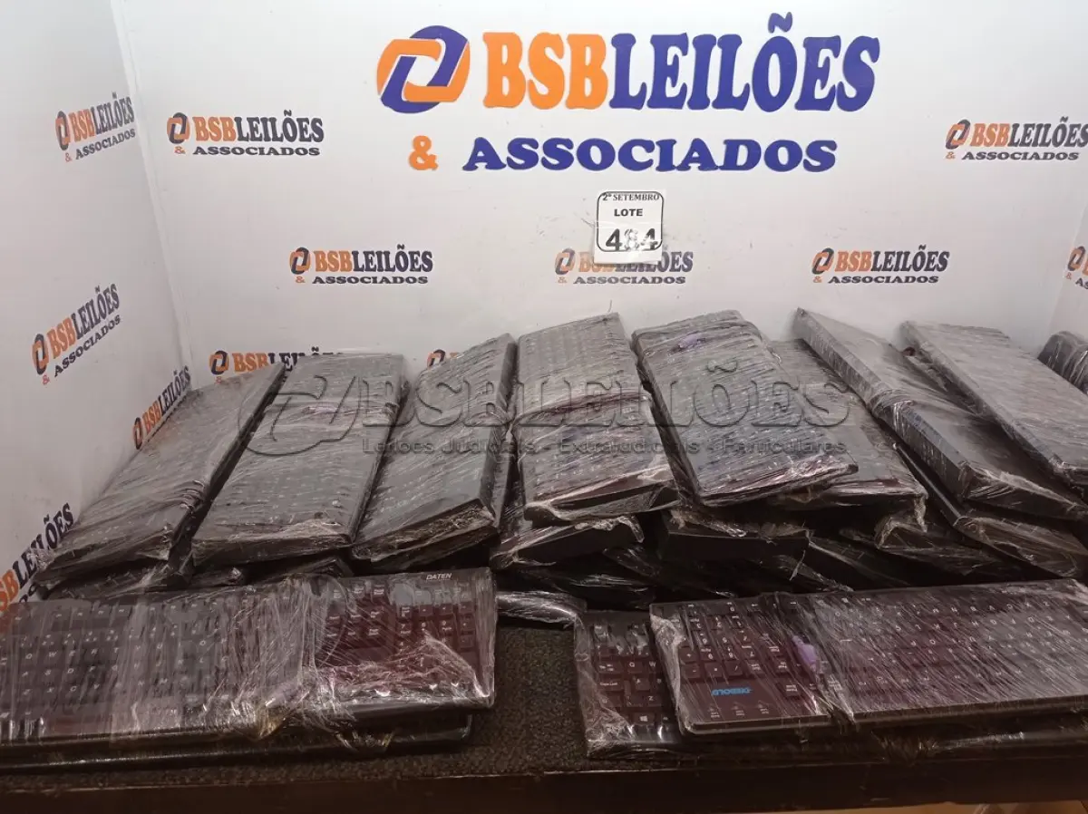 LOTE 484 - 01 LOTE COM DIVERSOS TECLADOS MARCAS E MODELOS DIVERSOS. (NO ESTADO) ATENÇÃO! FAZER A VISITAÇÃO ANTES DE ARREMATAR, NÃO SABEMOS SE FUNCIONA. LEILÃO NÃO TEM GARANTIA E NEM DEVOLUÇÃO, SUJEITO A POSSÍVEIS AVARIAS VISÍVEIS/OCULTAS E/OU AUSÊNCIA DE COMPONENTES.