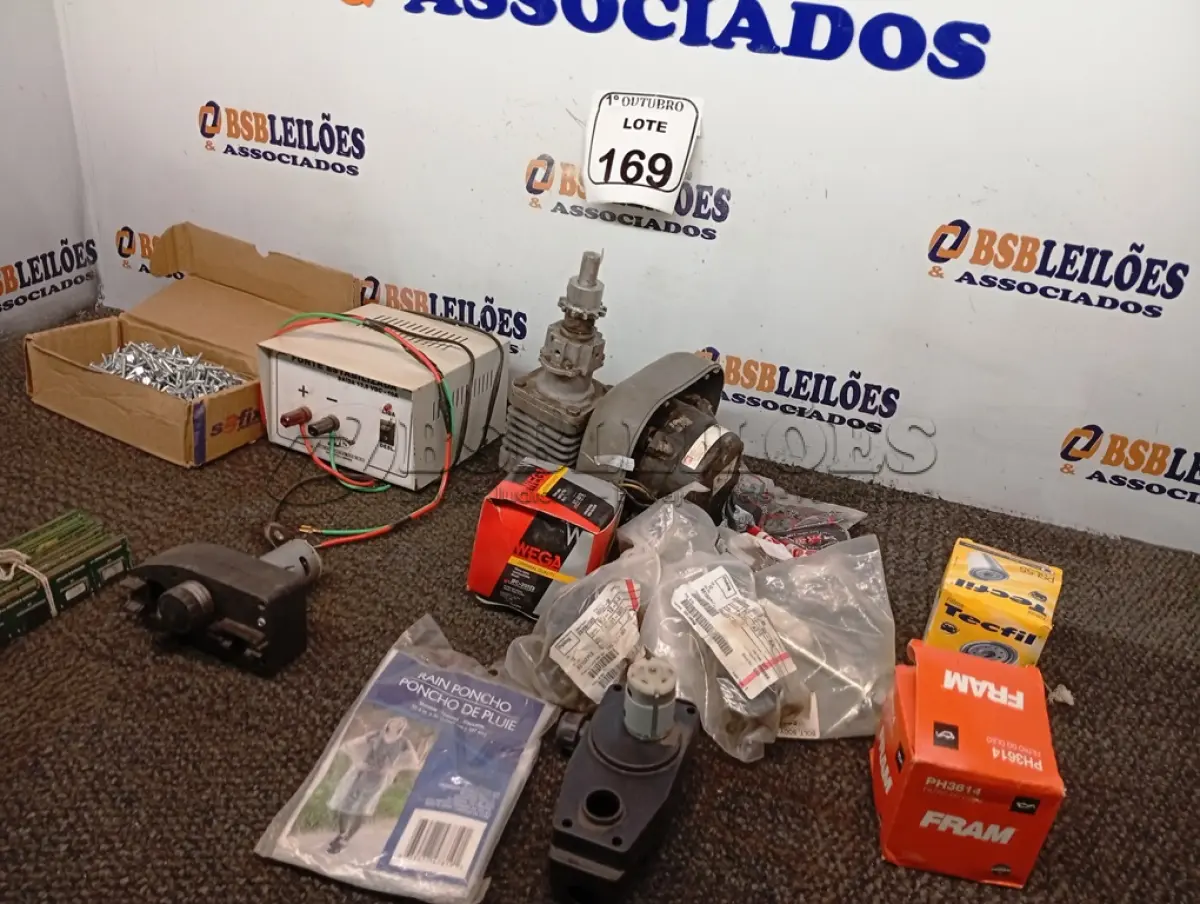 LOTE 169 - 01 LOTE COM DIVERSOS FILTROS DE ÓLEOS P/ VEÍCULOS, 01 FONTE ESTABILIZADORA 12V, PEÇAS P/ MOTOR ELÉTRICO E 01 CAIXA DE PARAFUSO. (NO ESTADO) ATENÇÃO! FAZER A VISITAÇÃO ANTES DE ARREMATAR, NÃO SABEMOS SE FUNCIONA. LEILÃO NÃO TEM GARANTIA E NEM DEVOLUÇÃO, SUJEITO A POSSÍVEIS AVARIAS VISÍVEIS/OCULTAS E/OU AUSÊNCIA DE COMPONENTES.