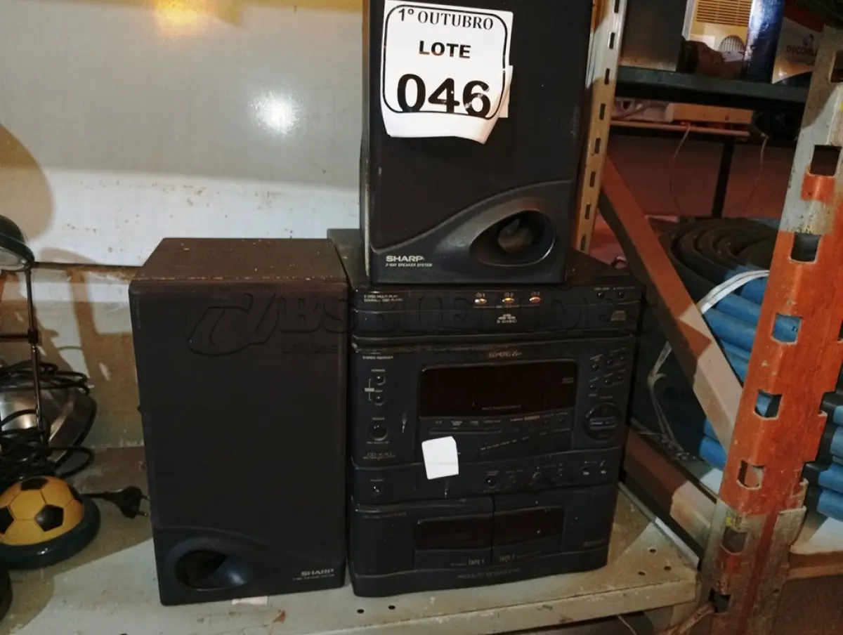 LOTE 046 - 01 MICRO SYSTEM SHARP. (NO ESTADO) ATENÇÃO! FAZER A VISITAÇÃO ANTES DE ARREMATAR, NÃO SABEMOS SE FUNCIONA. LEILÃO NÃO TEM GARANTIA E NEM DEVOLUÇÃO, SUJEITO A POSSÍVEIS AVARIAS VISÍVEIS/OCULTAS E/OU AUSÊNCIA DE COMPONENTES.