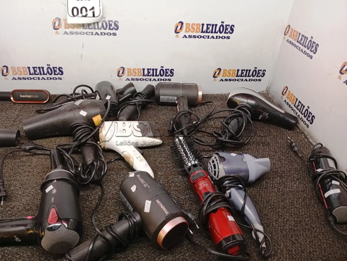 LOTE 001 - 01 LOTE COM DIVERSOS SECADORES DE CABELO, MARCAS E MODELOS DIVERSOS.  (NO ESTADO) ATENÇÃO! FAZER A VISITAÇÃO ANTES DE ARREMATAR, NÃO SABEMOS SE FUNCIONA. LEILÃO NÃO TEM GARANTIA E NEM DEVOLUÇÃO, SUJEITO A POSSÍVEIS AVARIAS VISÍVEIS/OCULTAS E/OU AUSÊNCIA DE COMPONENTES.