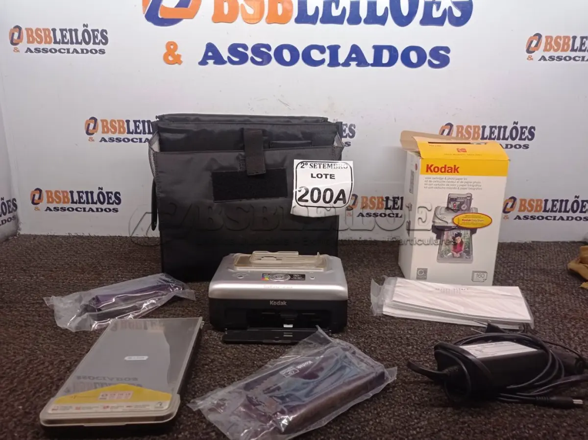 LOTE 200 - 01 IMPRESSORA FOTOGRÁFICA KODAK EASY SHARE PRINTER DOCK. (NO ESTADO) ATENÇÃO! FAZER A VISITAÇÃO ANTES DE ARREMATAR, NÃO SABEMOS SE FUNCIONA. LEILÃO NÃO TEM GARANTIA E NEM DEVOLUÇÃO, SUJEITO A POSSÍVEIS AVARIAS VISÍVEIS/OCULTAS E/OU AUSÊNCIA DE COMPONENTES.