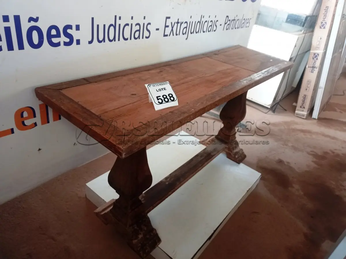 LOTE 588 - 01 APARADOR EM MADEIRA. (NO ESTADO) ATENÇÃO! FAZER A VISITAÇÃO ANTES DE ARREMATAR, NÃO SABEMOS SE FUNCIONA. LEILÃO NÃO TEM GARANTIA E NEM DEVOLUÇÃO, SUJEITO A POSSÍVEIS AVARIAS VISÍVEIS/OCULTAS E/OU AUSÊNCIA DE COMPONENTES.