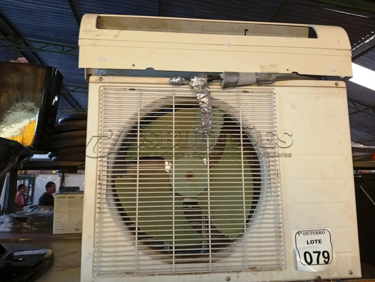 LOTE 079 - 02 CONDENSADORAS E 01 EVAPORADORA MARCAS E MODELOS DIVERSOS. (NO ESTADO) ATENÇÃO! FAZER A VISITAÇÃO ANTES DE ARREMATAR, NÃO SABEMOS SE FUNCIONA. LEILÃO NÃO TEM GARANTIA E NEM DEVOLUÇÃO, SUJEITO A POSSÍVEIS AVARIAS VISÍVEIS/OCULTAS E/OU AUSÊNCIA DE COMPONENTES.