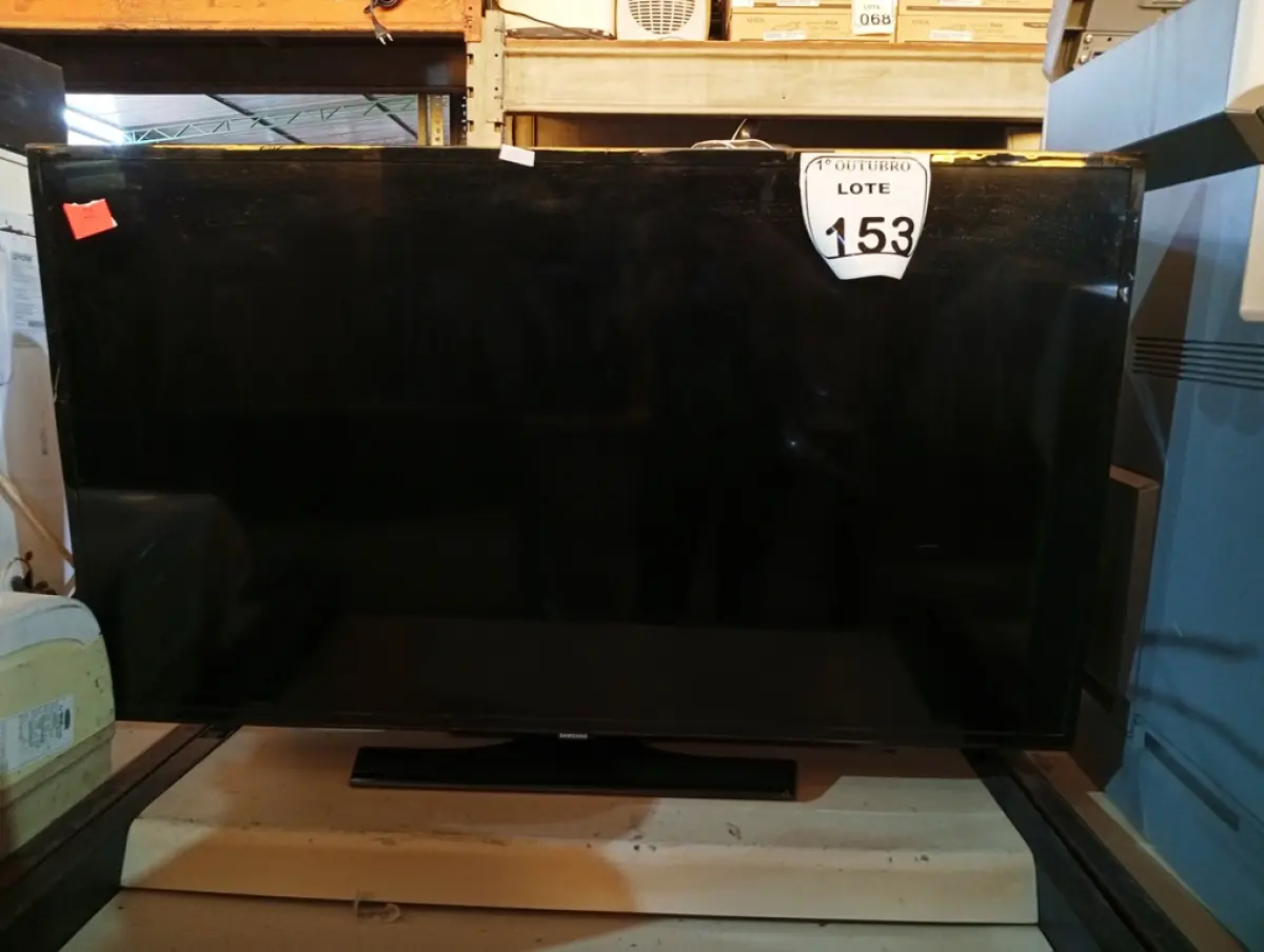 LOTE 153 - 01 TV SONY 32” POLEGADAS E 01 TV SAMSUMG 40” POLEGADAS COM AVARIAS.  (NO ESTADO) ATENÇÃO! FAZER A VISITAÇÃO ANTES DE ARREMATAR, NÃO SABEMOS SE FUNCIONA. LEILÃO NÃO TEM GARANTIA E NEM DEVOLUÇÃO, SUJEITO A POSSÍVEIS AVARIAS VISÍVEIS/OCULTAS E/OU AUSÊNCIA DE COMPONENTES.