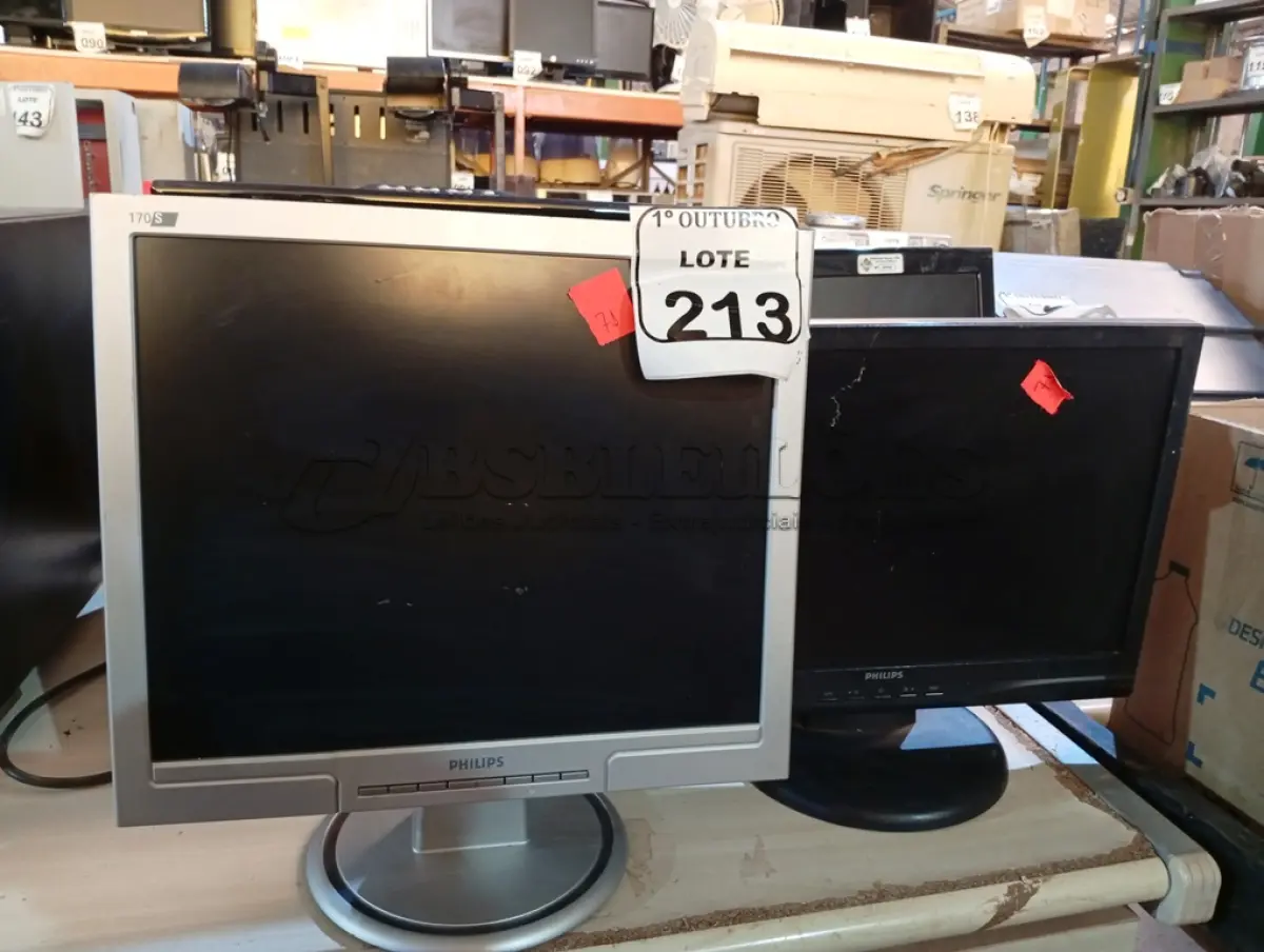 LOTE 213 - 01 LOTE COM DIVERSOS MONITORES MARCAS E MODELOS DIVERSOS C/AVARIAS. (NO ESTADO) ATENÇÃO! FAZER A VISITAÇÃO ANTES DE ARREMATAR, NÃO SABEMOS SE FUNCIONA. LEILÃO NÃO TEM GARANTIA E NEM DEVOLUÇÃO, SUJEITO A POSSÍVEIS AVARIAS VISÍVEIS/OCULTAS E/OU AUSÊNCIA DE COMPONENTES.