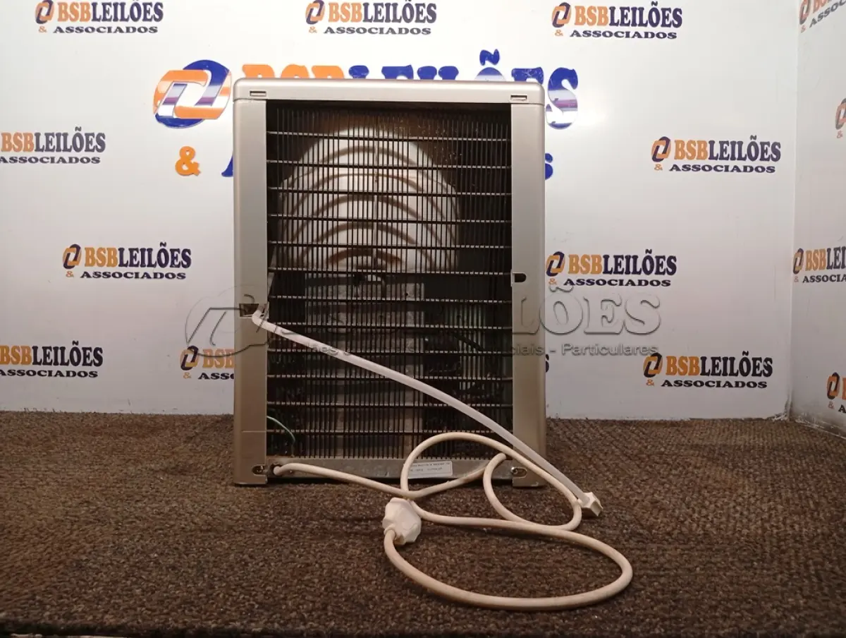 LOTE 084 - 01 BEBEDOURO DE BANCADA IBBL. (NO ESTADO) ATENÇÃO! FAZER A VISITAÇÃO ANTES DE ARREMATAR, NÃO SABEMOS SE FUNCIONA. LEILÃO NÃO TEM GARANTIA E NEM DEVOLUÇÃO, SUJEITO A POSSÍVEIS AVARIAS VISÍVEIS/OCULTAS E/OU AUSÊNCIA DE COMPONENTES.