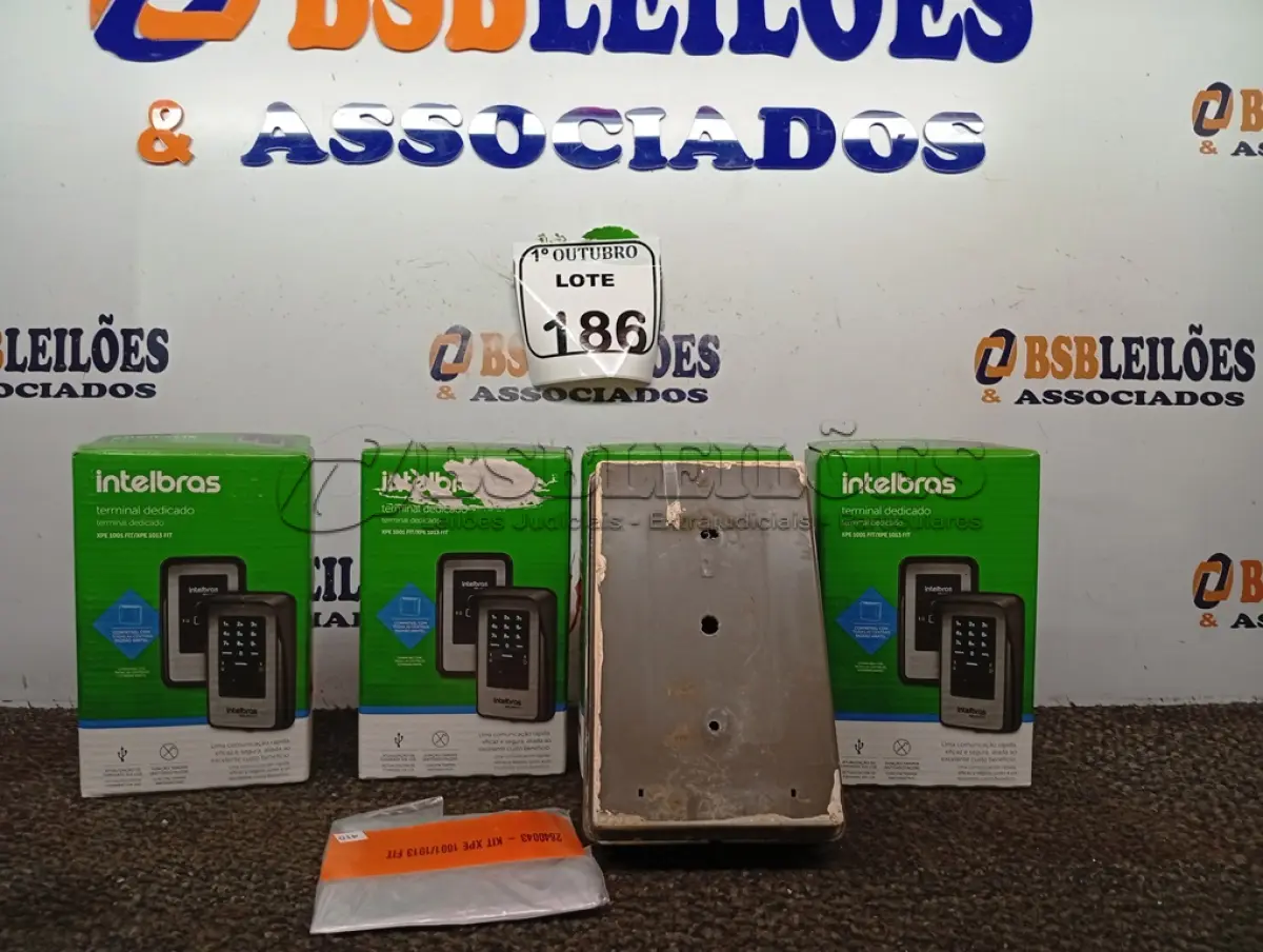LOTE 186 - 04 APARELHOS DE INTERFONES. (NO ESTADO) ATENÇÃO! FAZER A VISITAÇÃO ANTES DE ARREMATAR, NÃO SABEMOS SE FUNCIONA. LEILÃO NÃO TEM GARANTIA E NEM DEVOLUÇÃO, SUJEITO A POSSÍVEIS AVARIAS VISÍVEIS/OCULTAS E/OU AUSÊNCIA DE COMPONENTES.