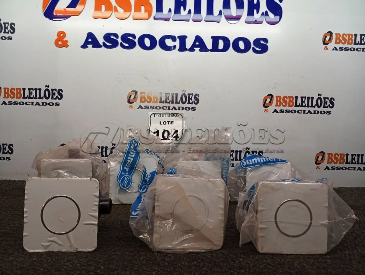 LOTE 104 - 08 CAIXAS DE PASSAGEM C/TAMPA DE INOX SEM PARAFUSO SUMMER. (NO ESTADO) ATENÇÃO! FAZER A VISITAÇÃO ANTES DE ARREMATAR, NÃO SABEMOS SE FUNCIONA. LEILÃO NÃO TEM GARANTIA E NEM DEVOLUÇÃO, SUJEITO A POSSÍVEIS AVARIAS VISÍVEIS/OCULTAS E/OU AUSÊNCIA DE COMPONENTES.
