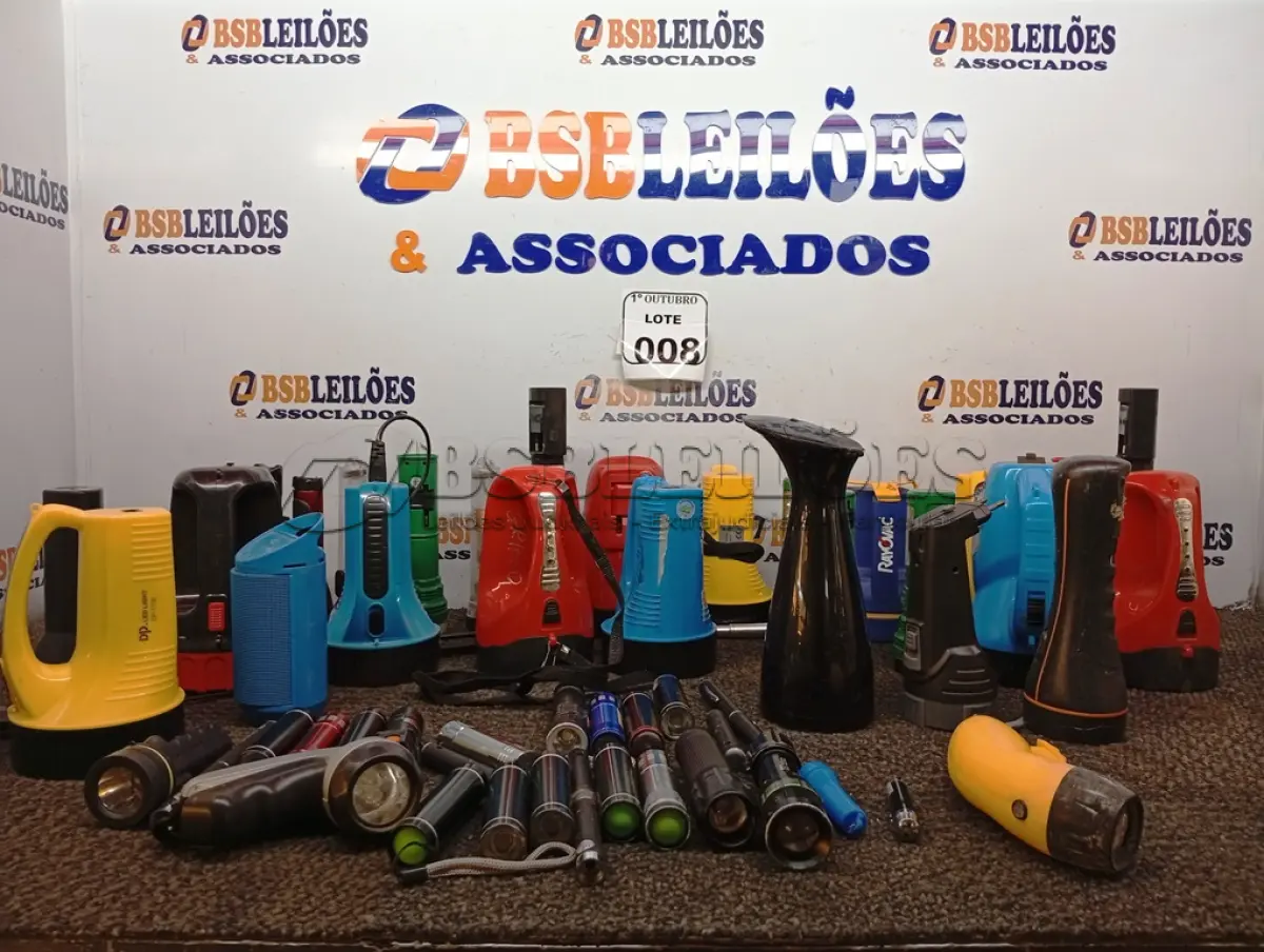 LOTE 008 - 01 LOTE COM LANTERNAS DIVERSAS. (NO ESTADO) ATENÇÃO! FAZER A VISITAÇÃO ANTES DE ARREMATAR, NÃO SABEMOS SE FUNCIONA. LEILÃO NÃO TEM GARANTIA E NEM DEVOLUÇÃO, SUJEITO A POSSÍVEIS AVARIAS VISÍVEIS/OCULTAS E/OU AUSÊNCIA DE COMPONENTES.