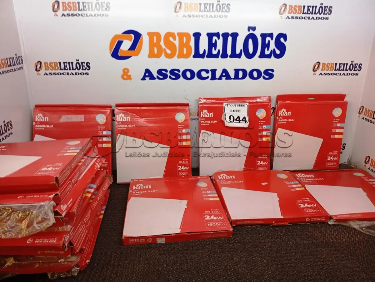 LOTE 044 - 01 LOTE COM DIVERSAS LUMINÁRIAS PAINEL DE LED. (NO ESTADO) ATENÇÃO! FAZER A VISITAÇÃO ANTES DE ARREMATAR, NÃO SABEMOS SE FUNCIONA. LEILÃO NÃO TEM GARANTIA E NEM DEVOLUÇÃO, SUJEITO A POSSÍVEIS AVARIAS VISÍVEIS/OCULTAS E/OU AUSÊNCIA DE COMPONENTES.
