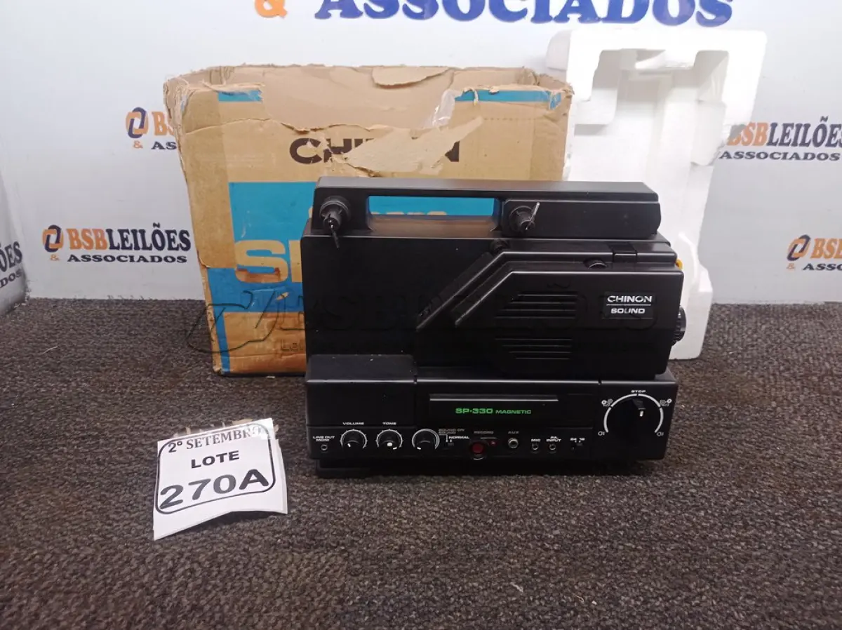 LOTE 270 - 01 PROJETOR DE ROLO CHINON SP-330 115V. (NO ESTADO) ATENÇÃO! FAZER A VISITAÇÃO ANTES DE ARREMATAR, NÃO SABEMOS SE FUNCIONA. LEILÃO NÃO TEM GARANTIA E NEM DEVOLUÇÃO, SUJEITO A POSSÍVEIS AVARIAS VISÍVEIS/OCULTAS E/OU AUSÊNCIA DE COMPONENTES.