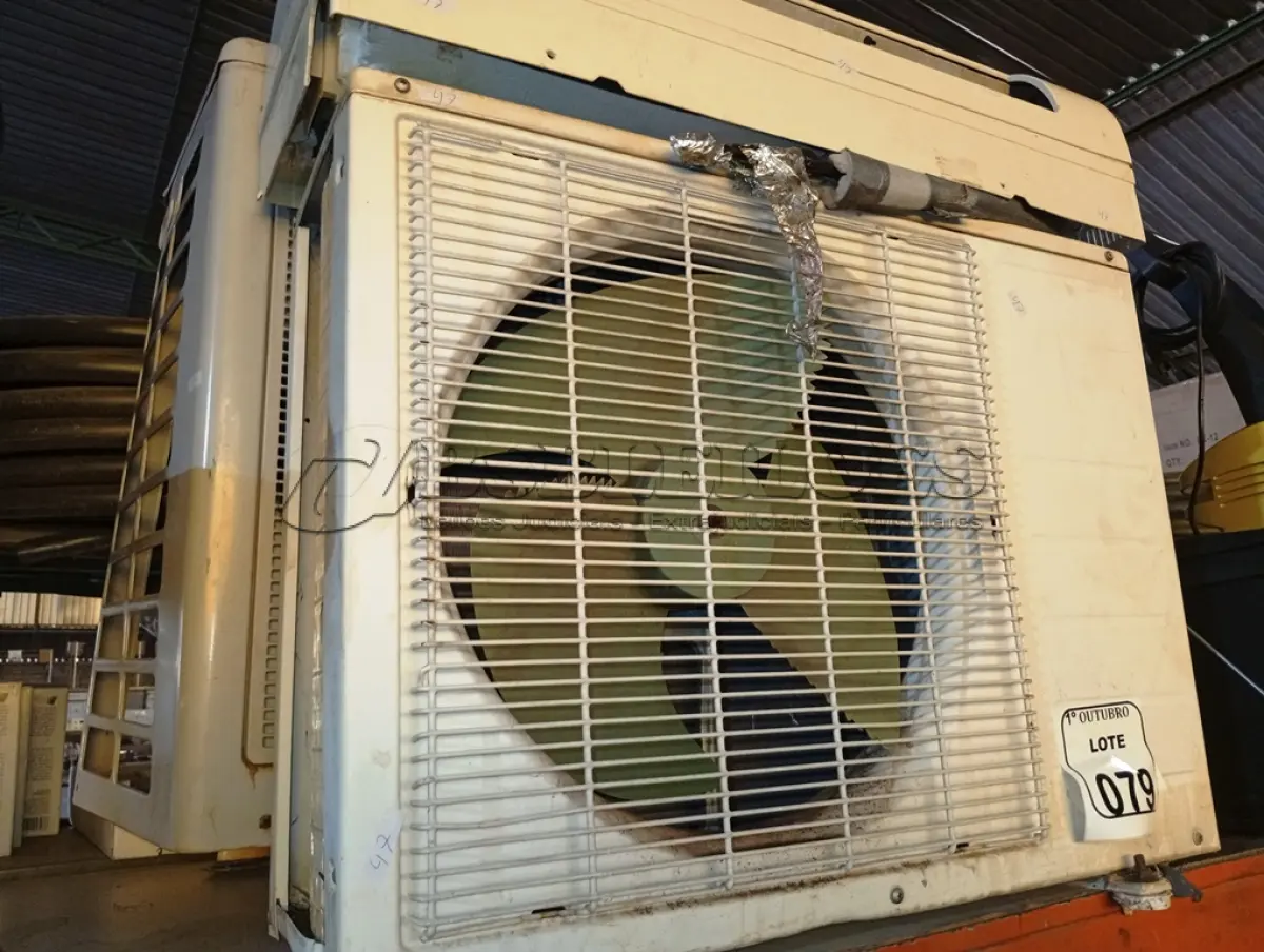 LOTE 079 - 02 CONDENSADORAS E 01 EVAPORADORA MARCAS E MODELOS DIVERSOS. (NO ESTADO) ATENÇÃO! FAZER A VISITAÇÃO ANTES DE ARREMATAR, NÃO SABEMOS SE FUNCIONA. LEILÃO NÃO TEM GARANTIA E NEM DEVOLUÇÃO, SUJEITO A POSSÍVEIS AVARIAS VISÍVEIS/OCULTAS E/OU AUSÊNCIA DE COMPONENTES.