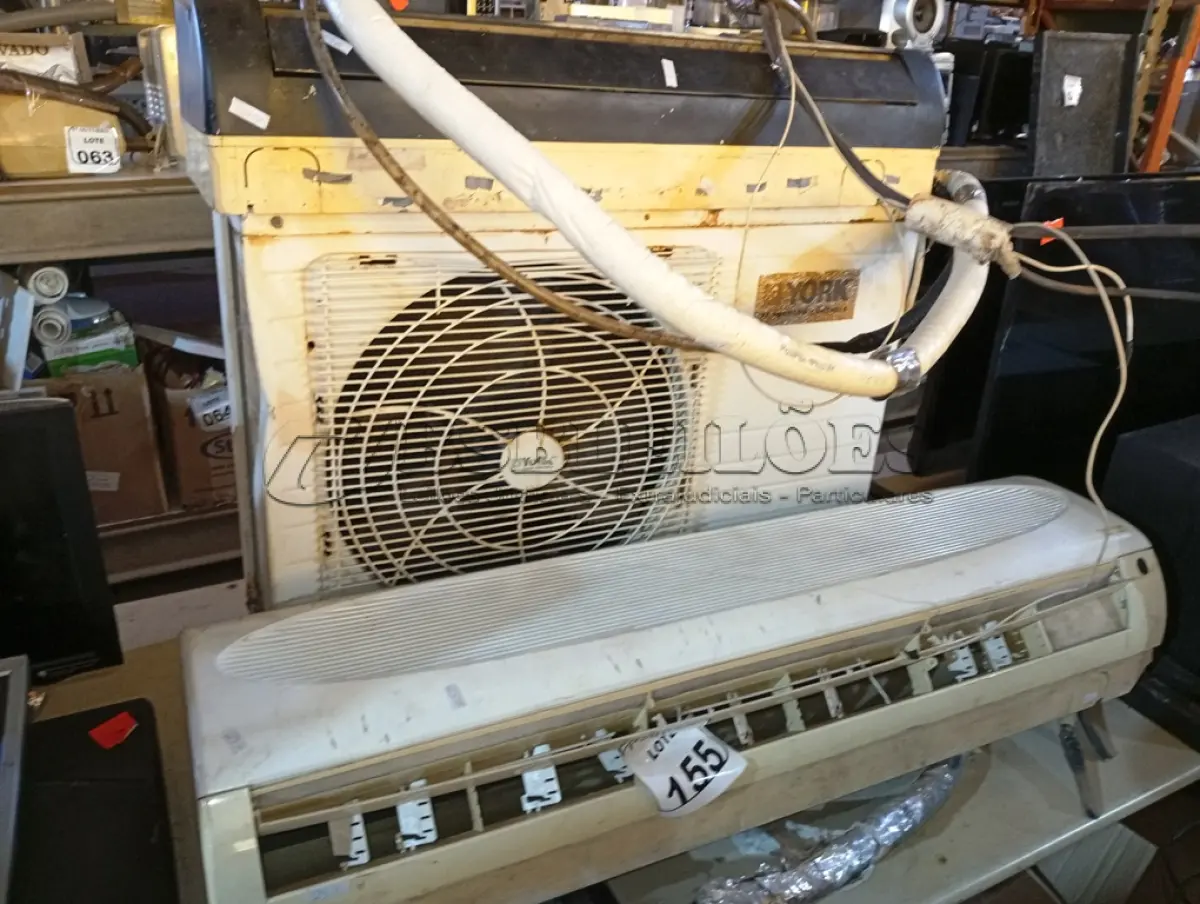 LOTE 155 - 01 CONDENSADORA E 02 EVAPORADORAS MARCAS E MODELOS DIVERSOS. (NO ESTADO) ATENÇÃO! FAZER A VISITAÇÃO ANTES DE ARREMATAR, NÃO SABEMOS SE FUNCIONA. LEILÃO NÃO TEM GARANTIA E NEM DEVOLUÇÃO, SUJEITO A POSSÍVEIS AVARIAS VISÍVEIS/OCULTAS E/OU AUSÊNCIA DE COMPONENTES.