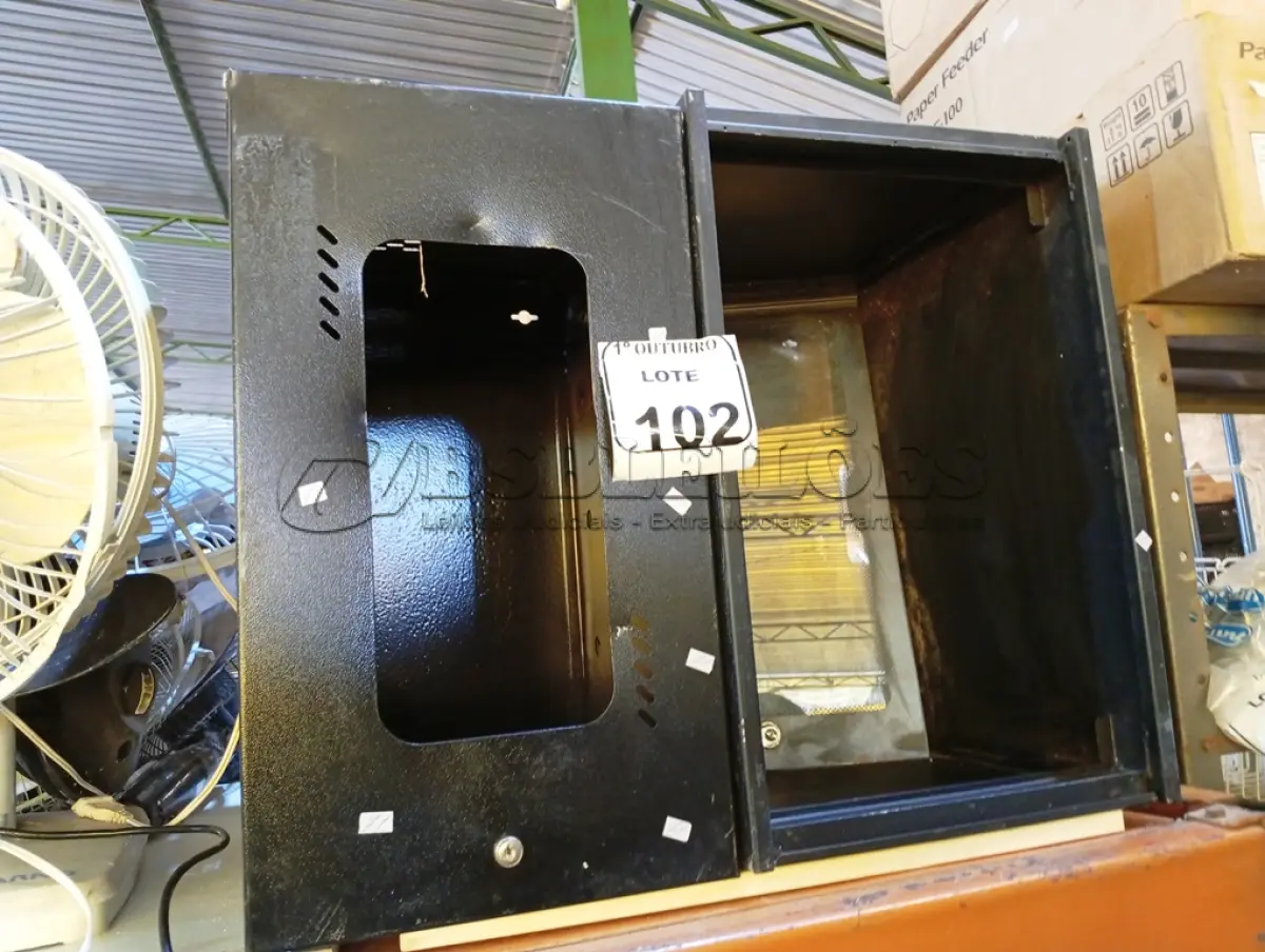 LOTE 102 - 02 CAIXAS DE RACK VAZIOS. (NO ESTADO) ATENÇÃO! FAZER A VISITAÇÃO ANTES DE ARREMATAR, NÃO SABEMOS SE FUNCIONA. LEILÃO NÃO TEM GARANTIA E NEM DEVOLUÇÃO, SUJEITO A POSSÍVEIS AVARIAS VISÍVEIS/OCULTAS E/OU AUSÊNCIA DE COMPONENTES.