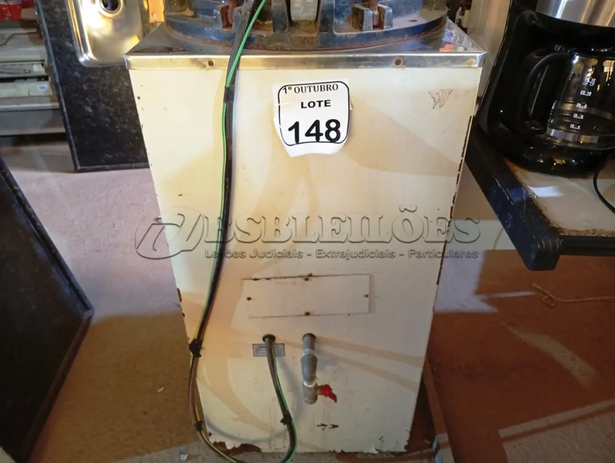 LOTE 148 - 01 AUTOCLAVE VERTICAL PHOEMIX. (NO ESTADO) ATENÇÃO! FAZER A VISITAÇÃO ANTES DE ARREMATAR, NÃO SABEMOS SE FUNCIONA. LEILÃO NÃO TEM GARANTIA E NEM DEVOLUÇÃO, SUJEITO A POSSÍVEIS AVARIAS VISÍVEIS/OCULTAS E/OU AUSÊNCIA DE COMPONENTES.