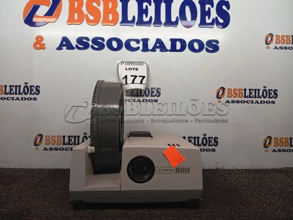 LOTE 177 - 01 CARROSSEL SLIDER CABIN. (NO ESTADO) ATENÇÃO! FAZER A VISITAÇÃO ANTES DE ARREMATAR, NÃO SABEMOS SE FUNCIONA. LEILÃO NÃO TEM GARANTIA E NEM DEVOLUÇÃO, SUJEITO A POSSÍVEIS AVARIAS VISÍVEIS/OCULTAS E/OU AUSÊNCIA DE COMPONENTES.