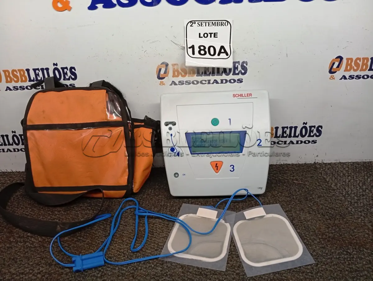 LOTE 180 - 01 DESFIBRILADOR SCHILLER FRED EASY. (NO ESTADO) ATENÇÃO! FAZER A VISITAÇÃO ANTES DE ARREMATAR, NÃO SABEMOS SE FUNCIONA. LEILÃO NÃO TEM GARANTIA E NEM DEVOLUÇÃO, SUJEITO A POSSÍVEIS AVARIAS VISÍVEIS/OCULTAS E/OU AUSÊNCIA DE COMPONENTES.