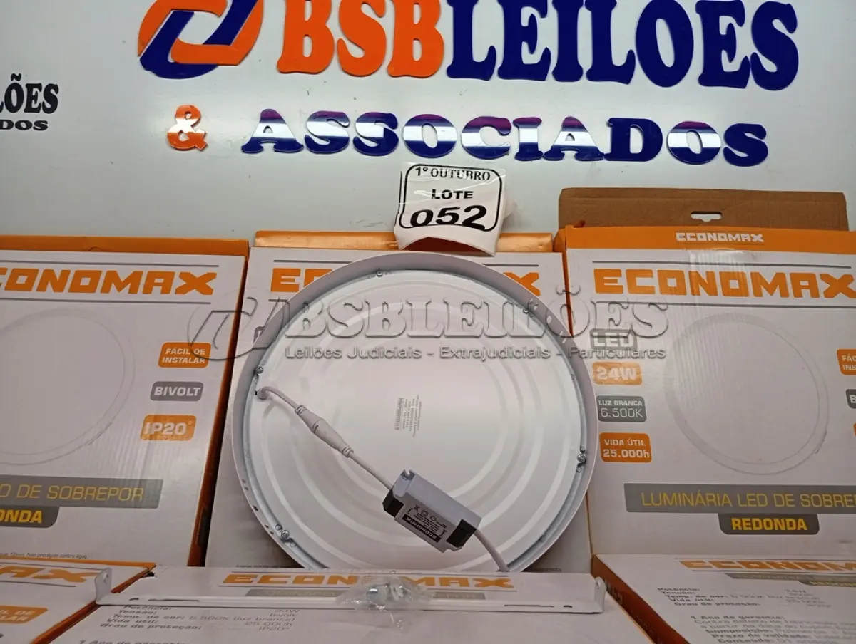 LOTE 052 - 12 LUMINÁRIAS ECONOMAX DE SOBREPOR LED. (NO ESTADO) ATENÇÃO! FAZER A VISITAÇÃO ANTES DE ARREMATAR, NÃO SABEMOS SE FUNCIONA. LEILÃO NÃO TEM GARANTIA E NEM DEVOLUÇÃO, SUJEITO A POSSÍVEIS AVARIAS VISÍVEIS/OCULTAS E/OU AUSÊNCIA DE COMPONENTES.