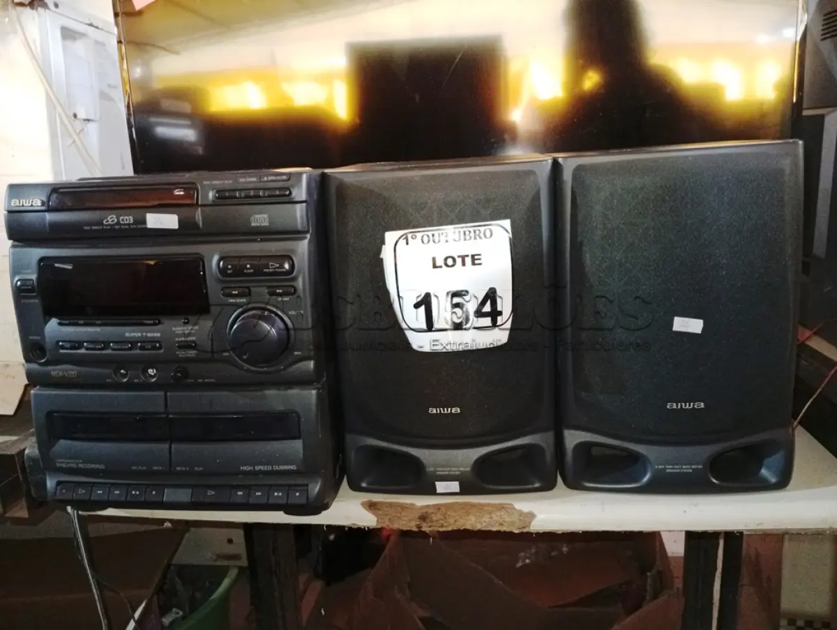 LOTE 154 - 01 MICROSYSTEM AIWA COM 02 CAIXAS DE SOM. (NO ESTADO) ATENÇÃO! FAZER A VISITAÇÃO ANTES DE ARREMATAR, NÃO SABEMOS SE FUNCIONA. LEILÃO NÃO TEM GARANTIA E NEM DEVOLUÇÃO, SUJEITO A POSSÍVEIS AVARIAS VISÍVEIS/OCULTAS E/OU AUSÊNCIA DE COMPONENTES.