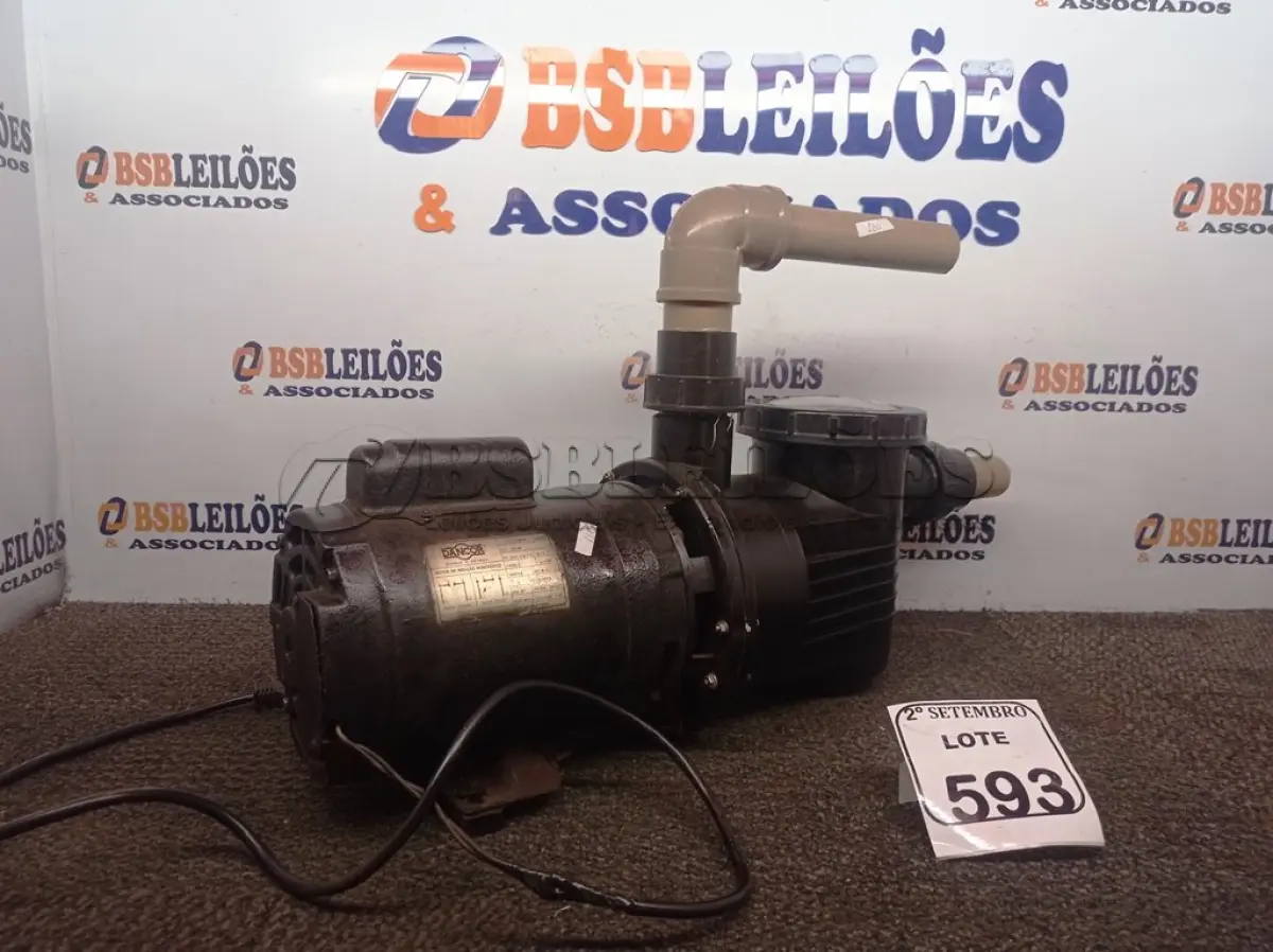 LOTE 593 - 01 BOMBA D’ÁGUA P/ PISCINA DANCOR 110/220. (NO ESTADO) ATENÇÃO! FAZER A VISITAÇÃO ANTES DE ARREMATAR, NÃO SABEMOS SE FUNCIONA. LEILÃO NÃO TEM GARANTIA E NEM DEVOLUÇÃO, SUJEITO A POSSÍVEIS AVARIAS VISÍVEIS/OCULTAS E/OU AUSÊNCIA DE COMPONENTES.