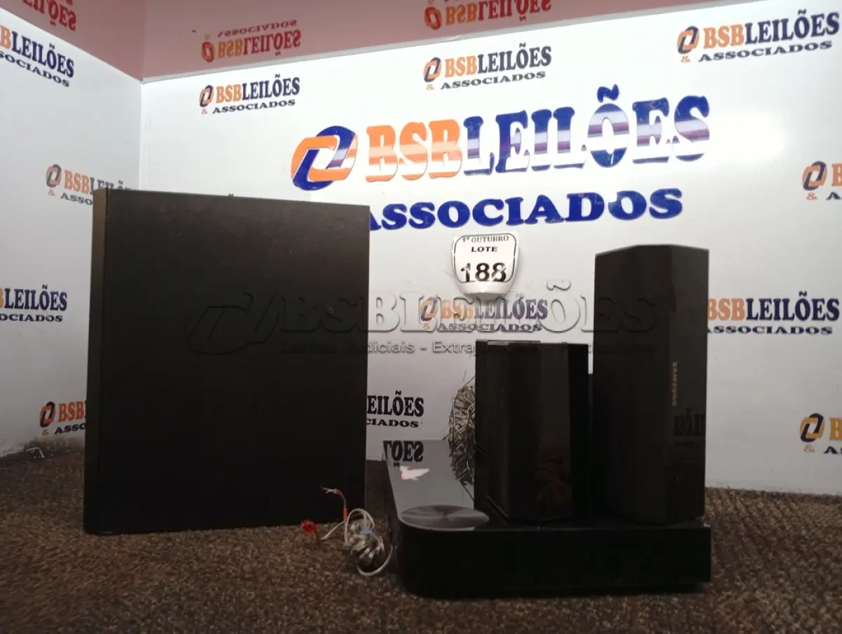 LOTE 188 - 01 HOME-THEATER SAMSUMG. (NO ESTADO) ATENÇÃO! FAZER A VISITAÇÃO ANTES DE ARREMATAR, NÃO SABEMOS SE FUNCIONA. LEILÃO NÃO TEM GARANTIA E NEM DEVOLUÇÃO, SUJEITO A POSSÍVEIS AVARIAS VISÍVEIS/OCULTAS E/OU AUSÊNCIA DE COMPONENTES.