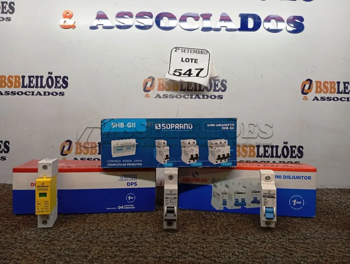 LOTE 547 - 04 CAIXAS DE INTERRUPTORES SENDO UMA INCOMPLETA MARCAS E MODELOS DIVERSOS. (NO ESTADO) ATENÇÃO! FAZER A VISITAÇÃO ANTES DE ARREMATAR, NÃO SABEMOS SE FUNCIONA. LEILÃO NÃO TEM GARANTIA E NEM DEVOLUÇÃO, SUJEITO A POSSÍVEIS AVARIAS VISÍVEIS/OCULTAS E/OU AUSÊNCIA DE COMPONENTES.