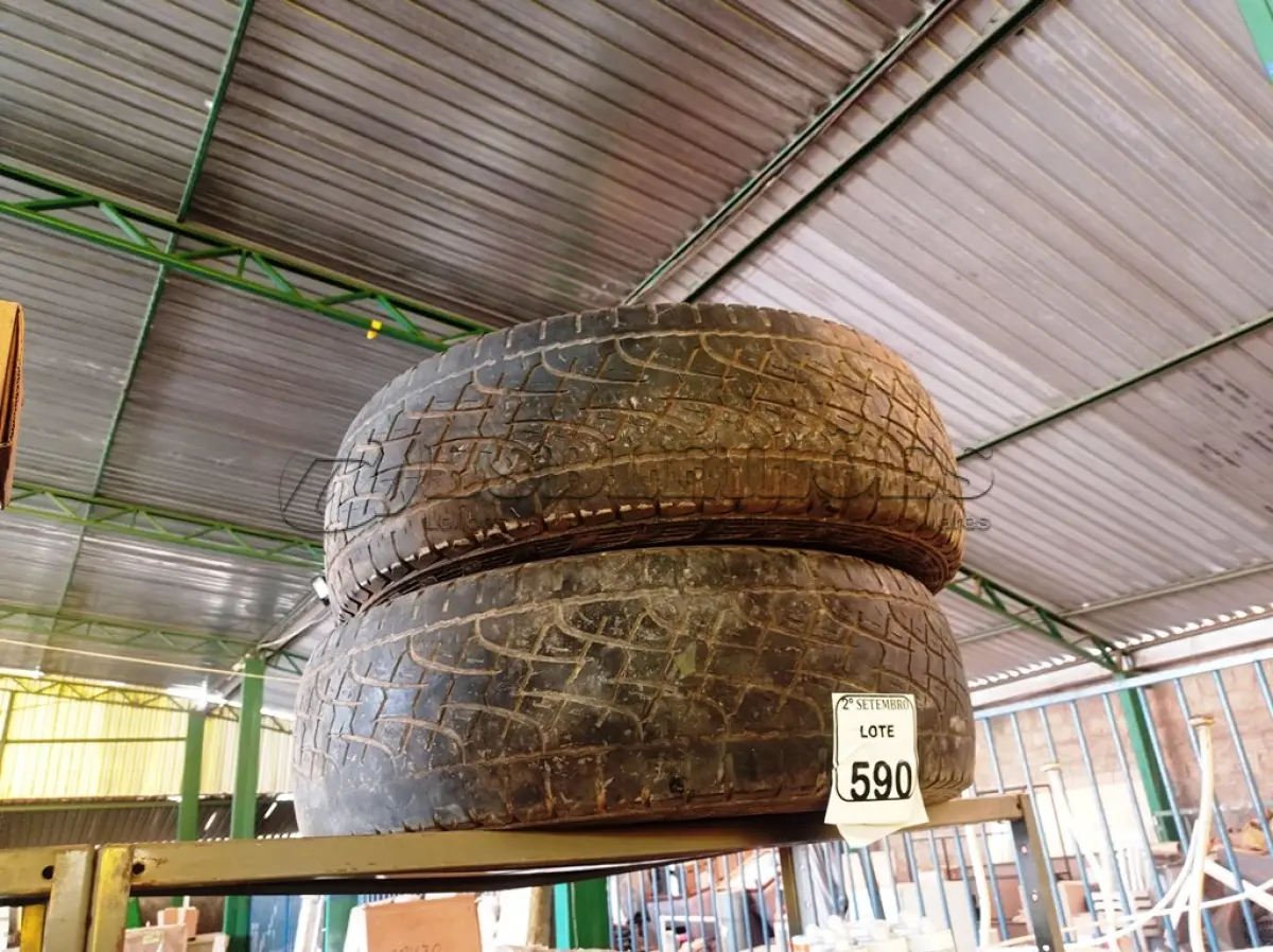 LOTE 590 - 02 PNEUS 235/70/16 USADOS. (NO ESTADO) ATENÇÃO! FAZER A VISITAÇÃO ANTES DE ARREMATAR, NÃO SABEMOS SE FUNCIONA. LEILÃO NÃO TEM GARANTIA E NEM DEVOLUÇÃO, SUJEITO A POSSÍVEIS AVARIAS VISÍVEIS/OCULTAS E/OU AUSÊNCIA DE COMPONENTES.