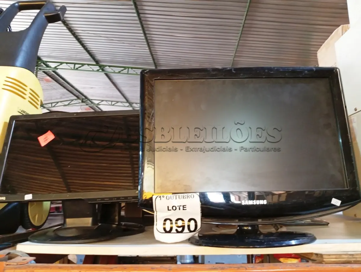 LOTE 090 - 09 MONITORES DIVERSOS MARCAS E MODELOS DIVERSOS COM AVARIAS. (NO ESTADO) ATENÇÃO! FAZER A VISITAÇÃO ANTES DE ARREMATAR, NÃO SABEMOS SE FUNCIONA. LEILÃO NÃO TEM GARANTIA E NEM DEVOLUÇÃO, SUJEITO A POSSÍVEIS AVARIAS VISÍVEIS/OCULTAS E/OU AUSÊNCIA DE COMPONENTES.
