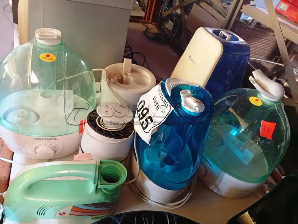 LOTE 095 - 01 LOTE COM DIVERSOS HUMIDIFICADORES DE AR. (NO ESTADO) ATENÇÃO! FAZER A VISITAÇÃO ANTES DE ARREMATAR, NÃO SABEMOS SE FUNCIONA. LEILÃO NÃO TEM GARANTIA E NEM DEVOLUÇÃO, SUJEITO A POSSÍVEIS AVARIAS VISÍVEIS/OCULTAS E/OU AUSÊNCIA DE COMPONENTES.