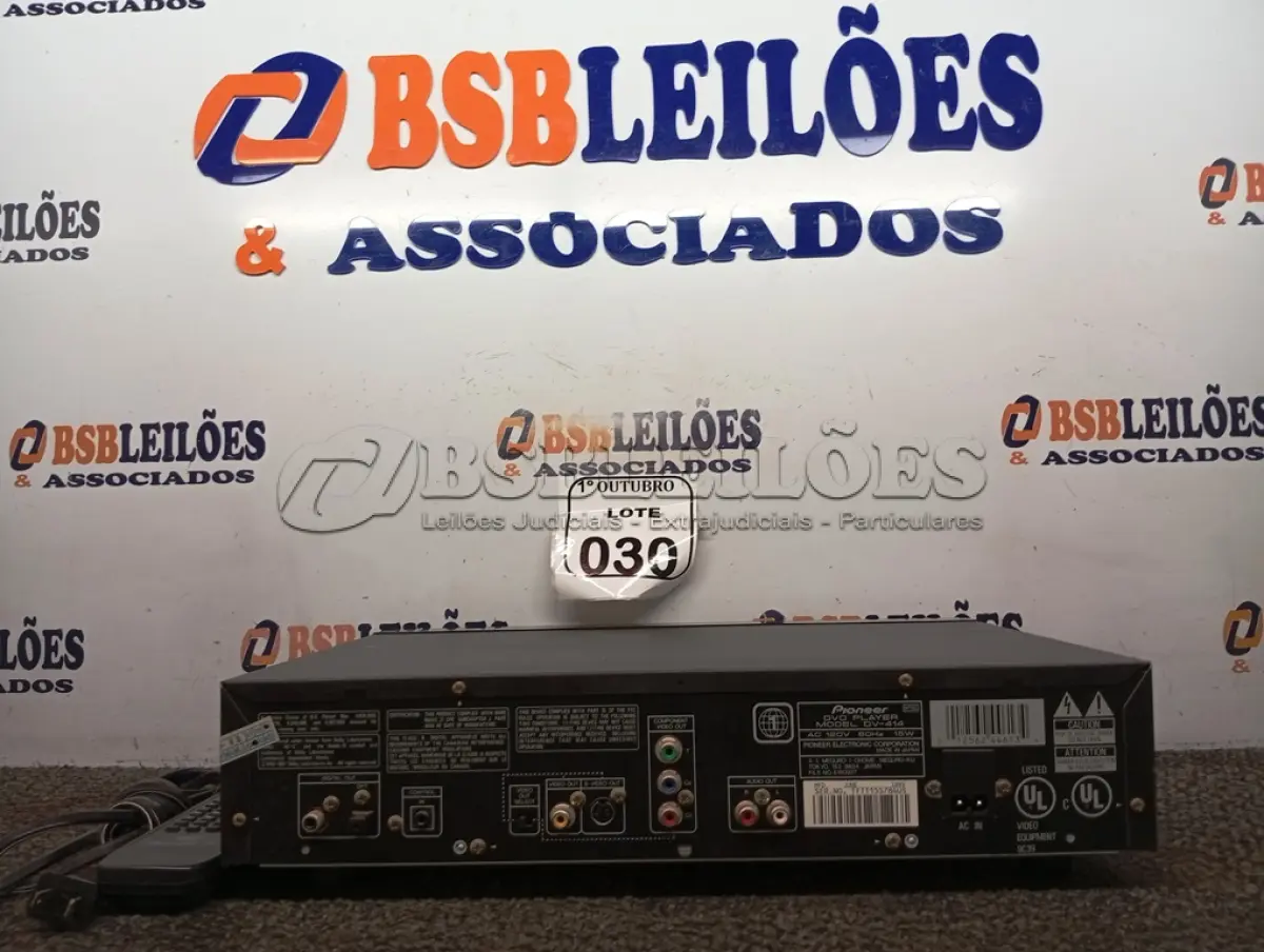 LOTE 030 - 01 DVD PLAYER PIONEER DV414. (NO ESTADO) ATENÇÃO! FAZER A VISITAÇÃO ANTES DE ARREMATAR, NÃO SABEMOS SE FUNCIONA. LEILÃO NÃO TEM GARANTIA E NEM DEVOLUÇÃO, SUJEITO A POSSÍVEIS AVARIAS VISÍVEIS/OCULTAS E/OU AUSÊNCIA DE COMPONENTES.